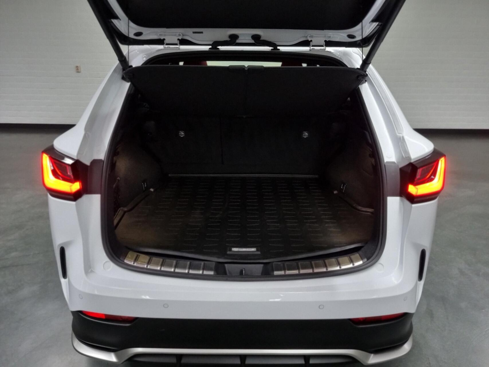 Foto van Lexus Lexus Nx450h+