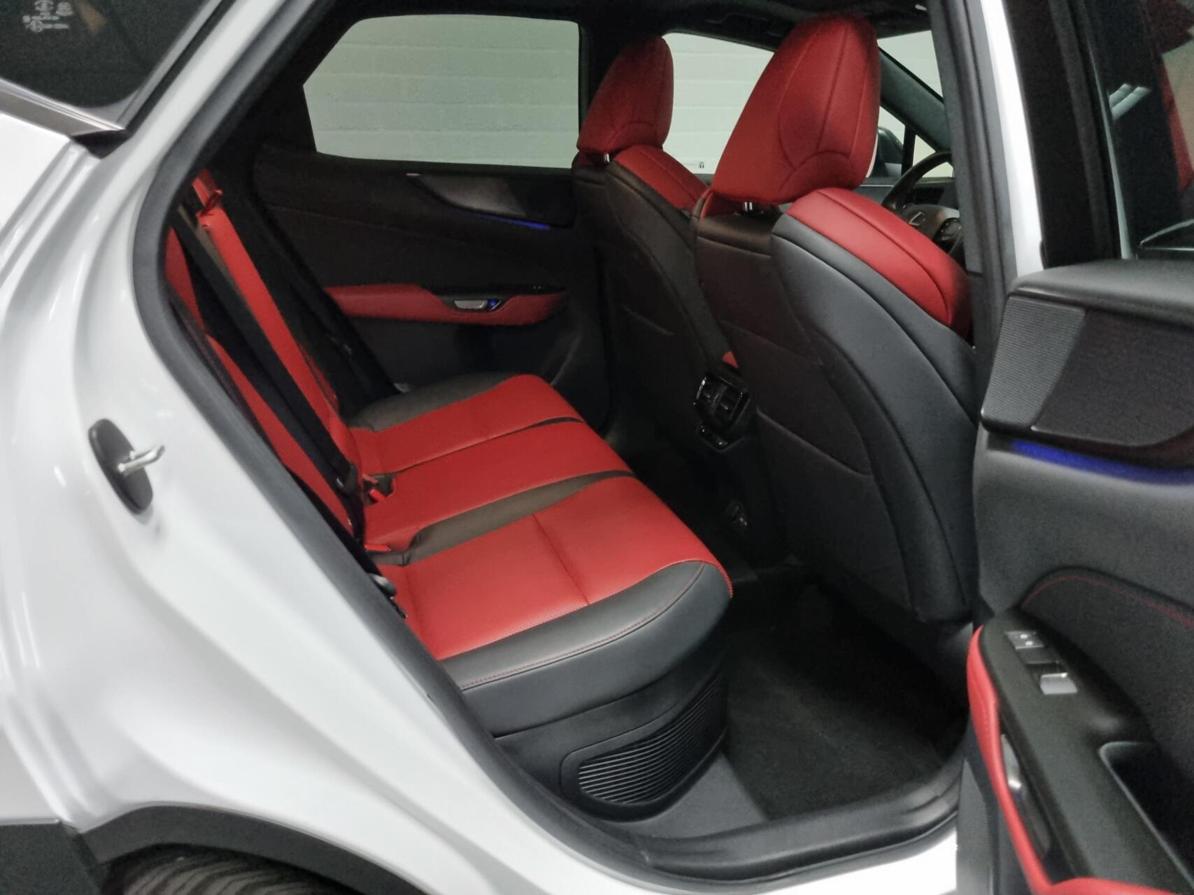 Foto van Lexus Lexus Nx450h+