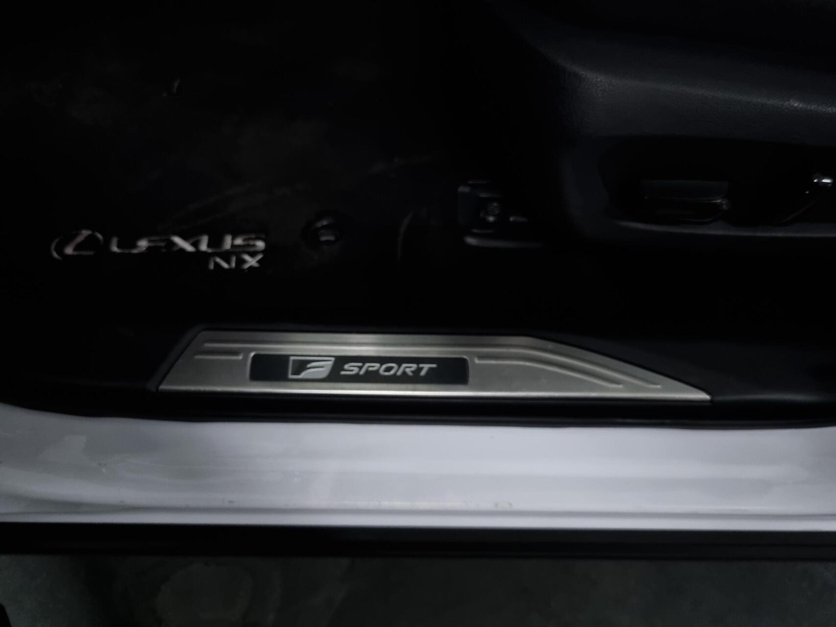 Foto van Lexus Lexus Nx450h+