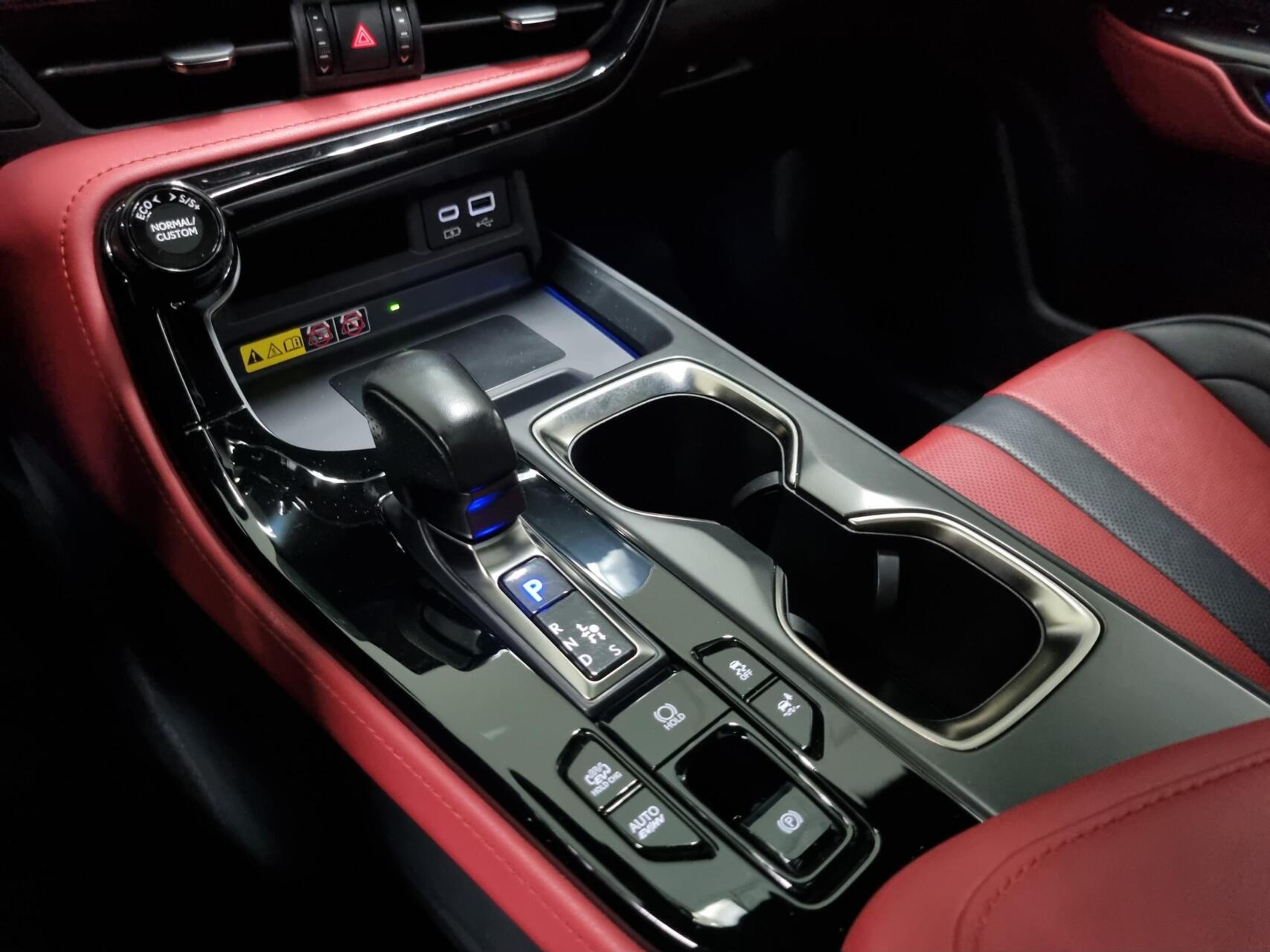 Foto van Lexus Lexus Nx450h+