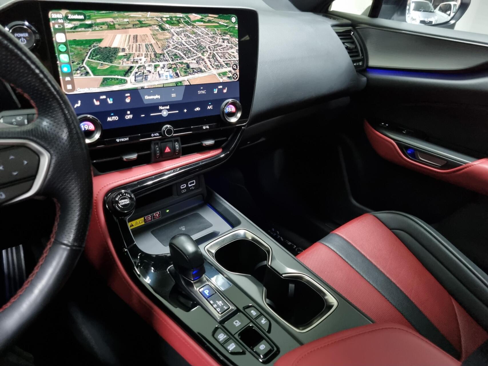 Foto van Lexus Lexus Nx450h+