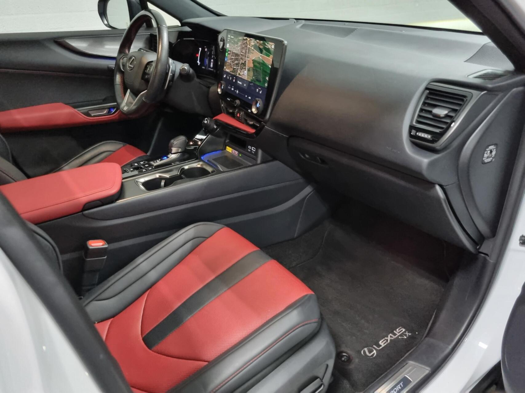 Foto van Lexus Lexus Nx450h+