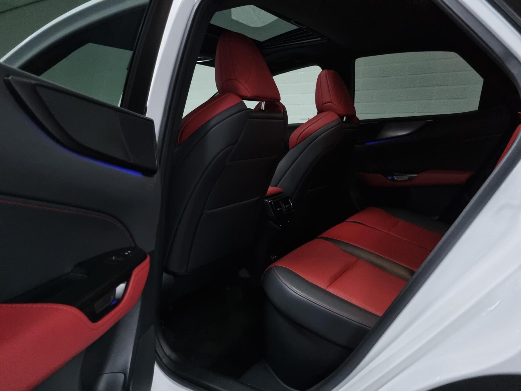 Foto van Lexus Lexus Nx450h+