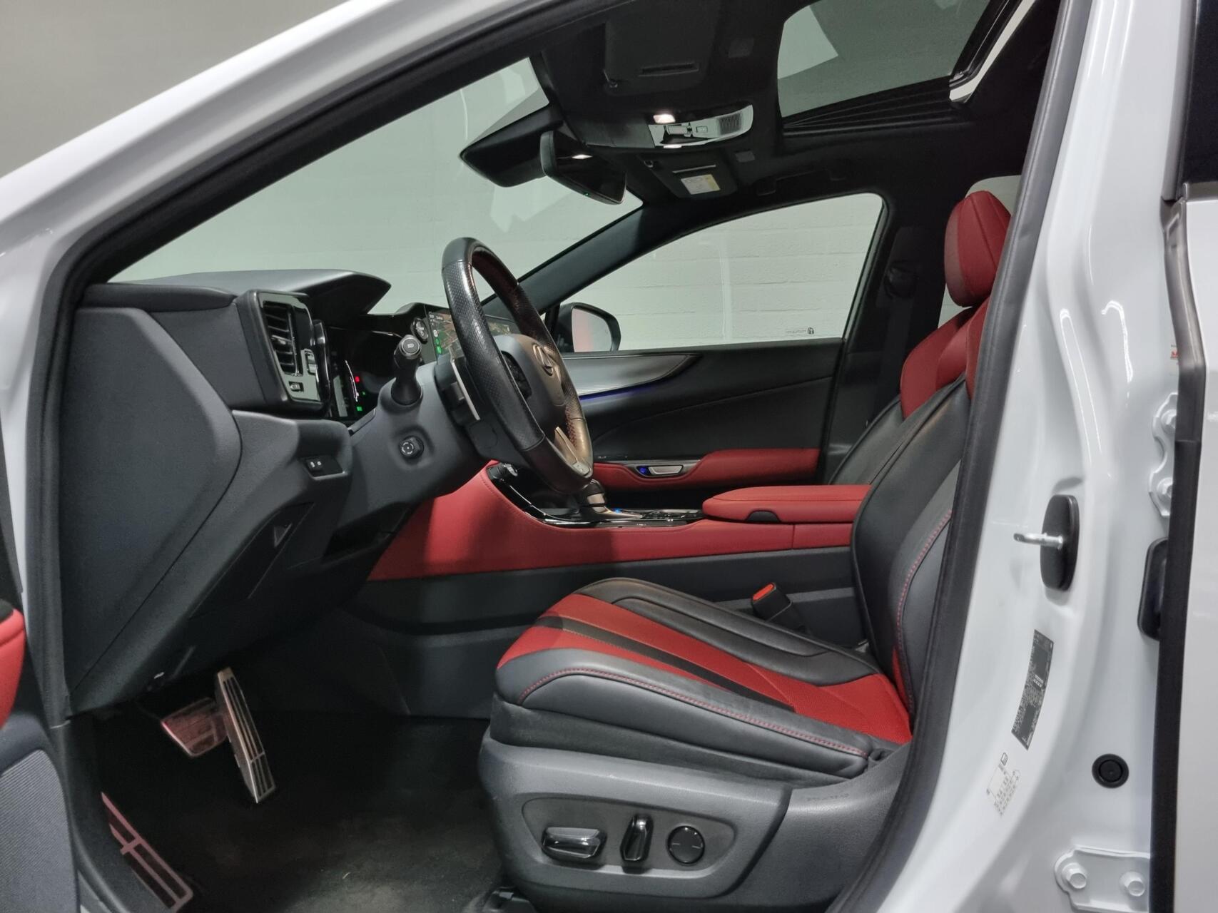 Foto van Lexus Lexus Nx450h+