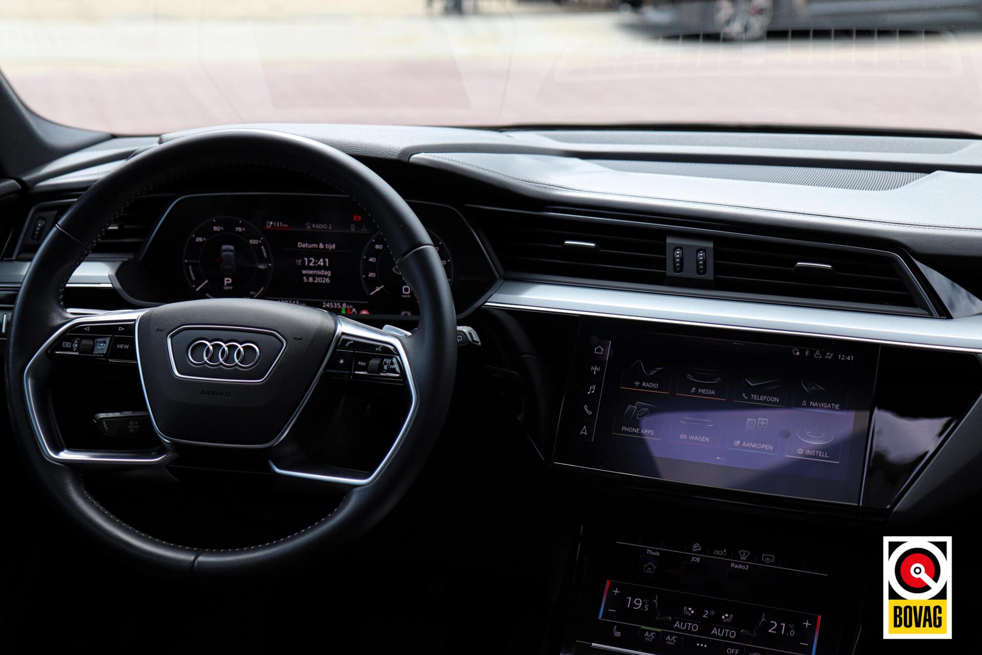 Foto van Audi E-tron