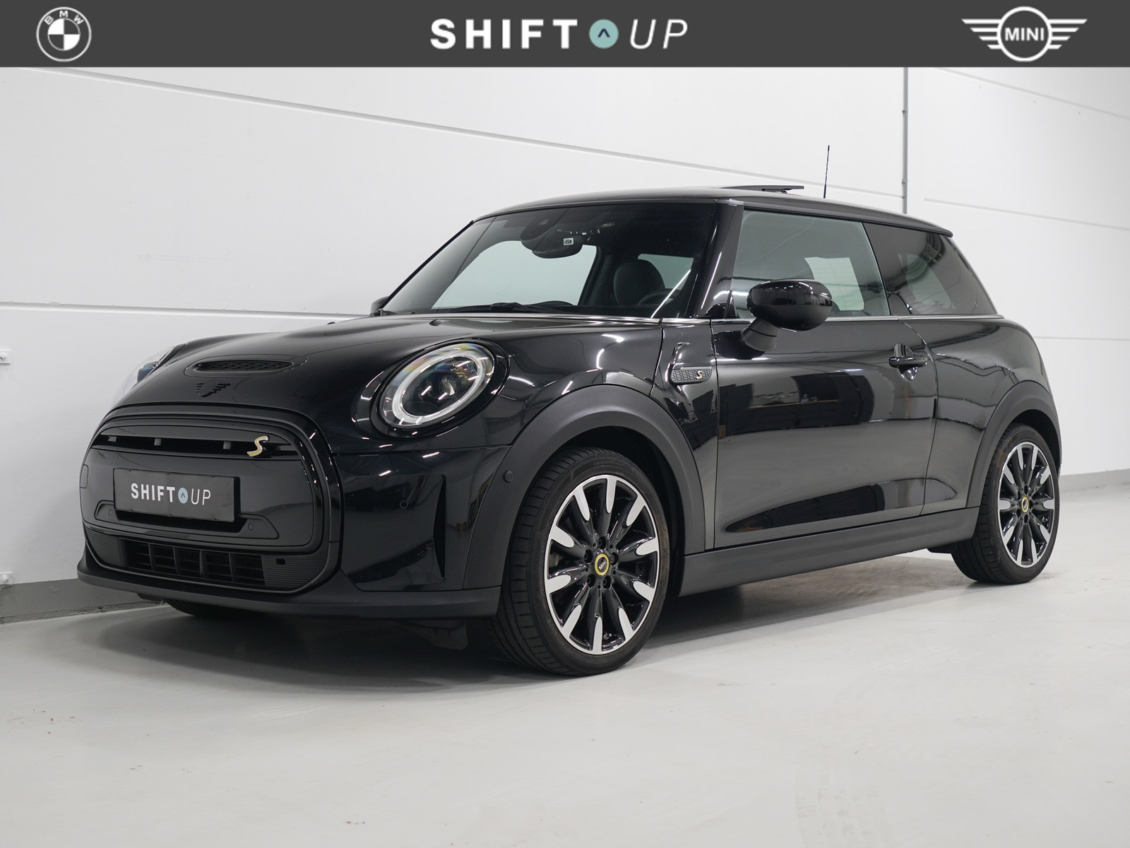 Mini Electric 33 kWh Panoramadak | Harman Kardon | Head Up | Yours wielen 2023 - voorkant