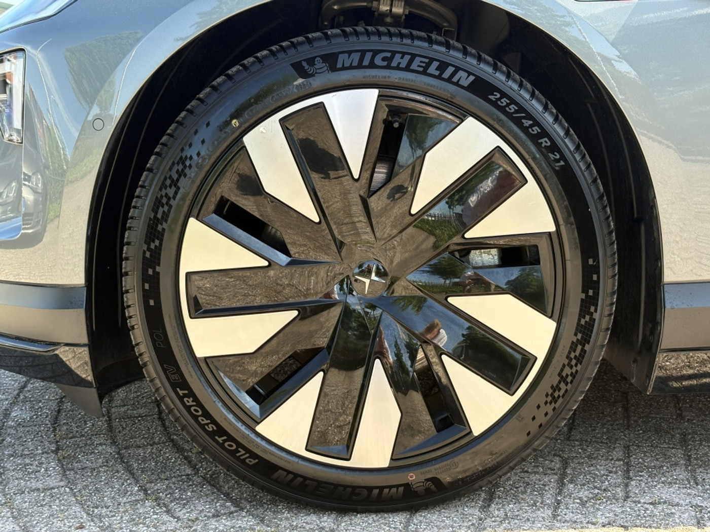 Foto van Polestar 4