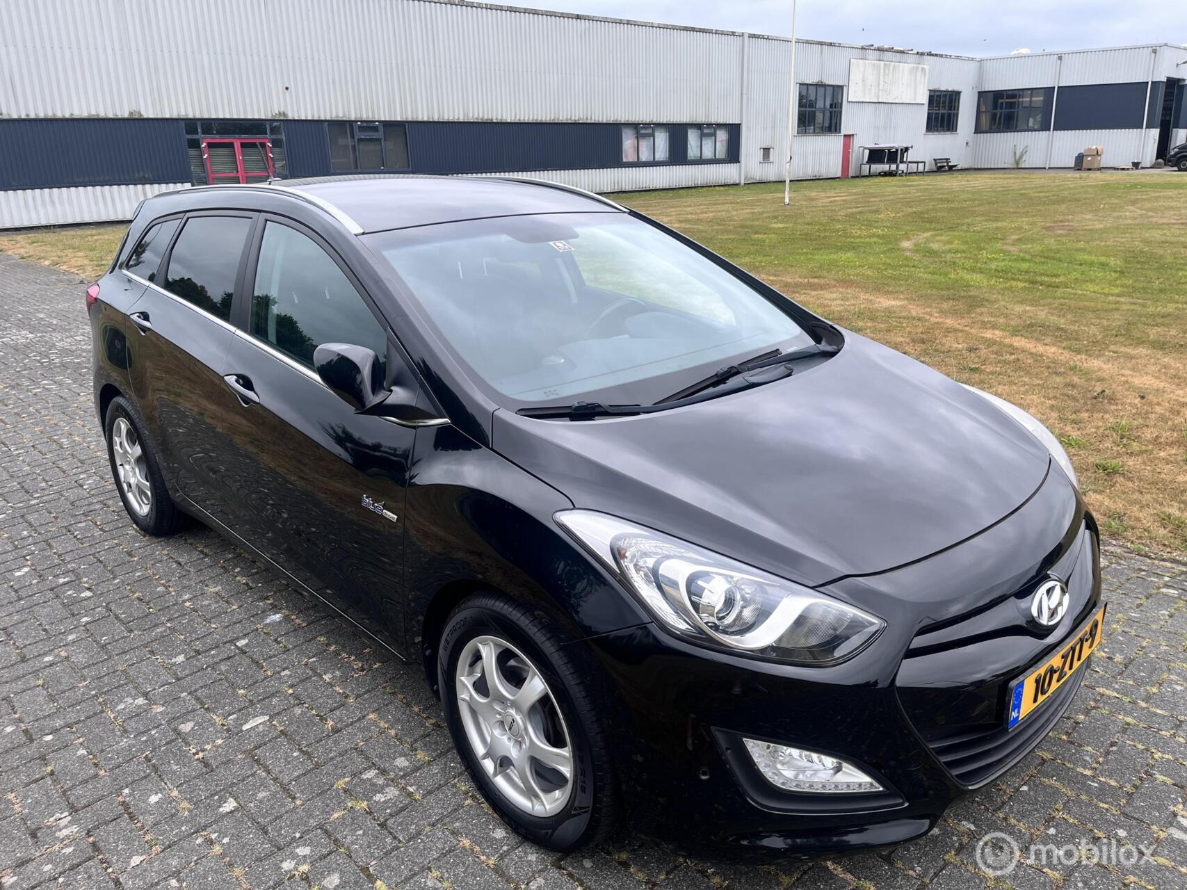 Hyundai I 30 1.6 GDI i-Vision Camera / Navi / Cruise / Airco / Trekhaak / PDC / 2013 - voorkant