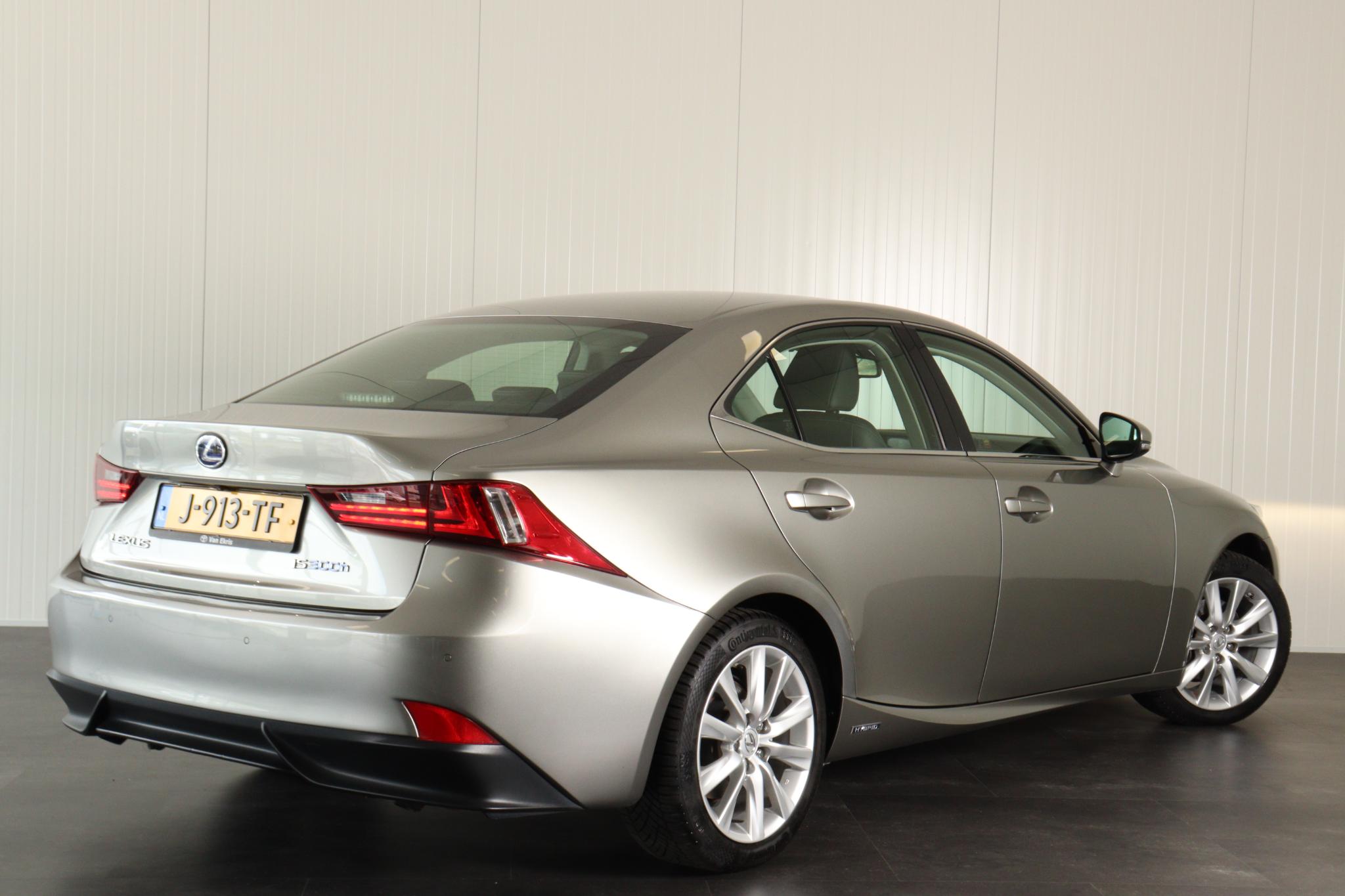 Foto van Lexus Lexus Is300h