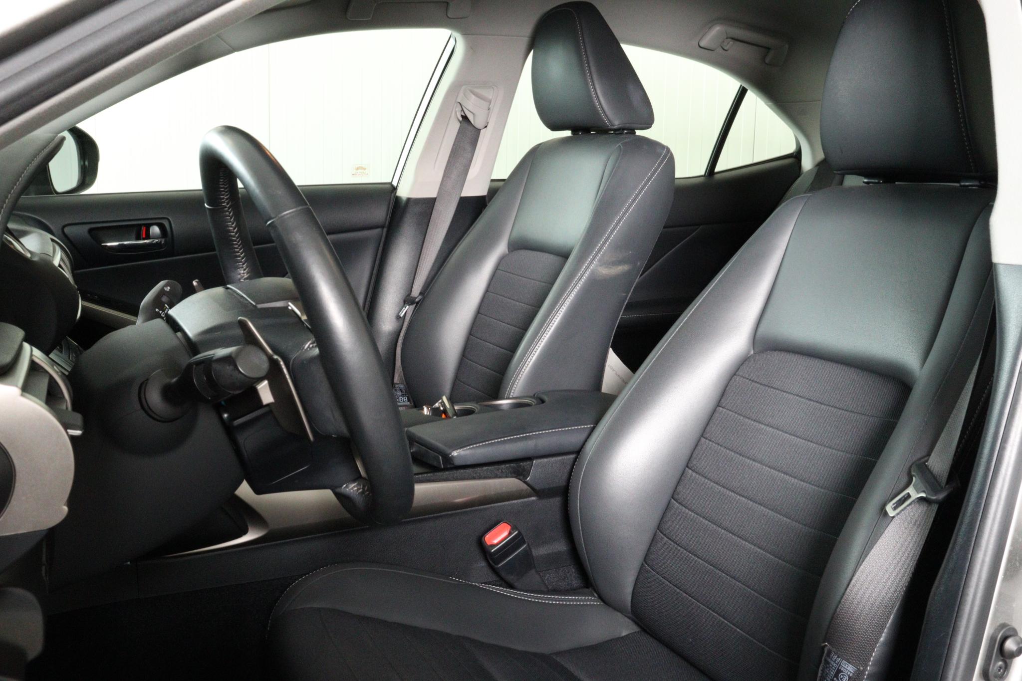 Foto van Lexus Lexus Is300h
