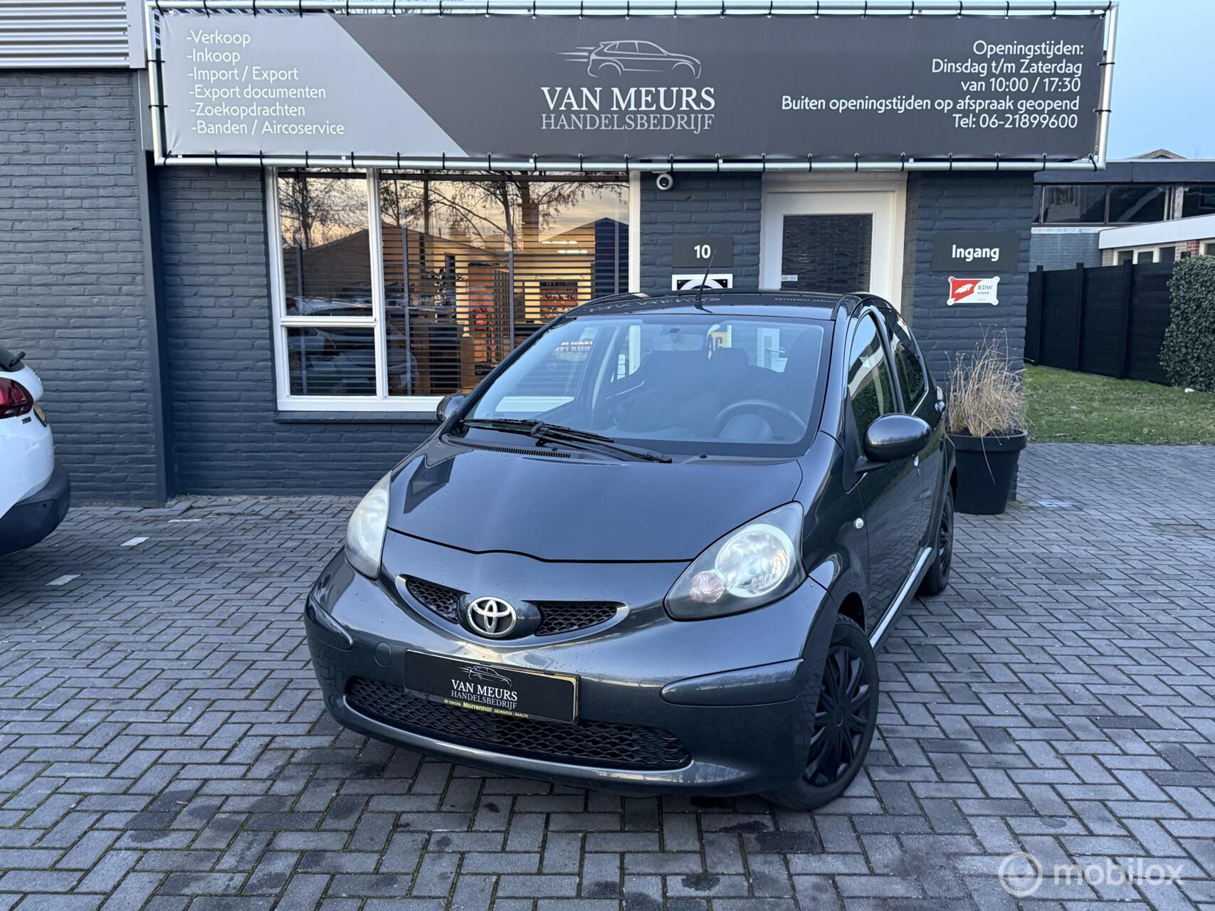 Toyota Toyota Aygo 1.0-12V +, 5 deurs, apk bij aflevering 2006 - voorkant