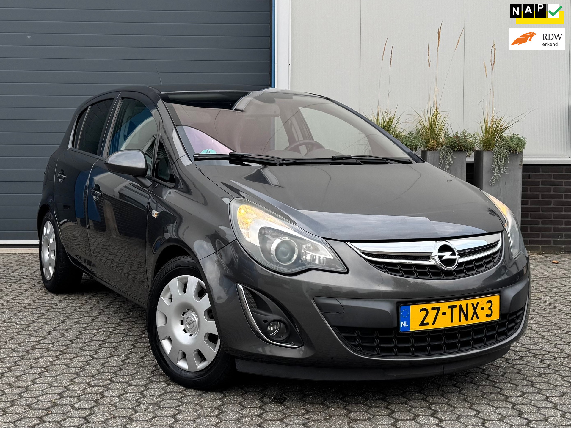 Opel Corsa 1.3 CDTi EcoFlex S/S Cosmo | Cruise | Climate | Stoel & stuur verwarming | Trekhaak 2012 - voorkant