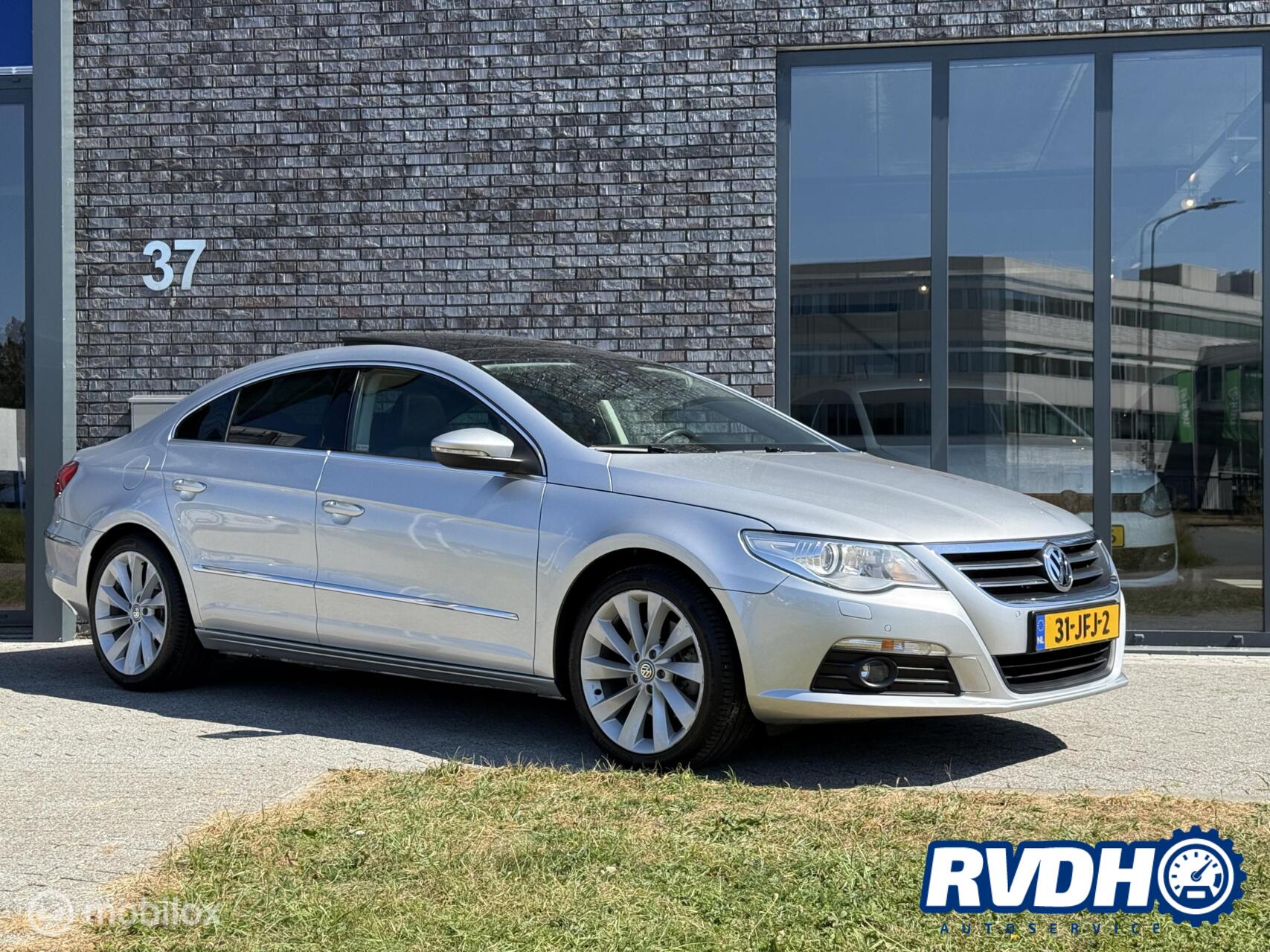 Volkswagen Passat CC 1.8 TSI |Pano|Xenon|Leer|Stoelverw|APK 2009 - voorkant