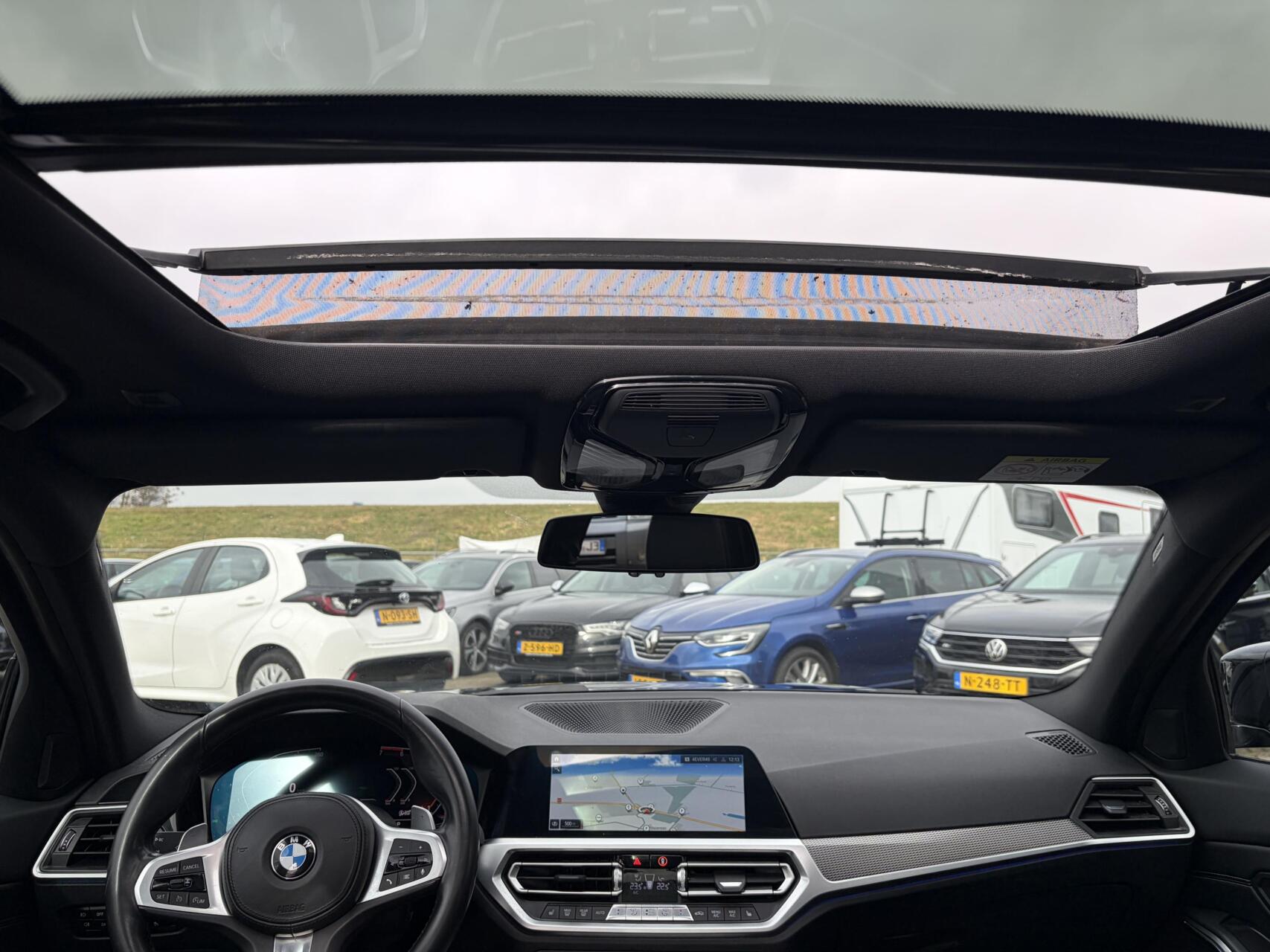 Foto van BMW 330i