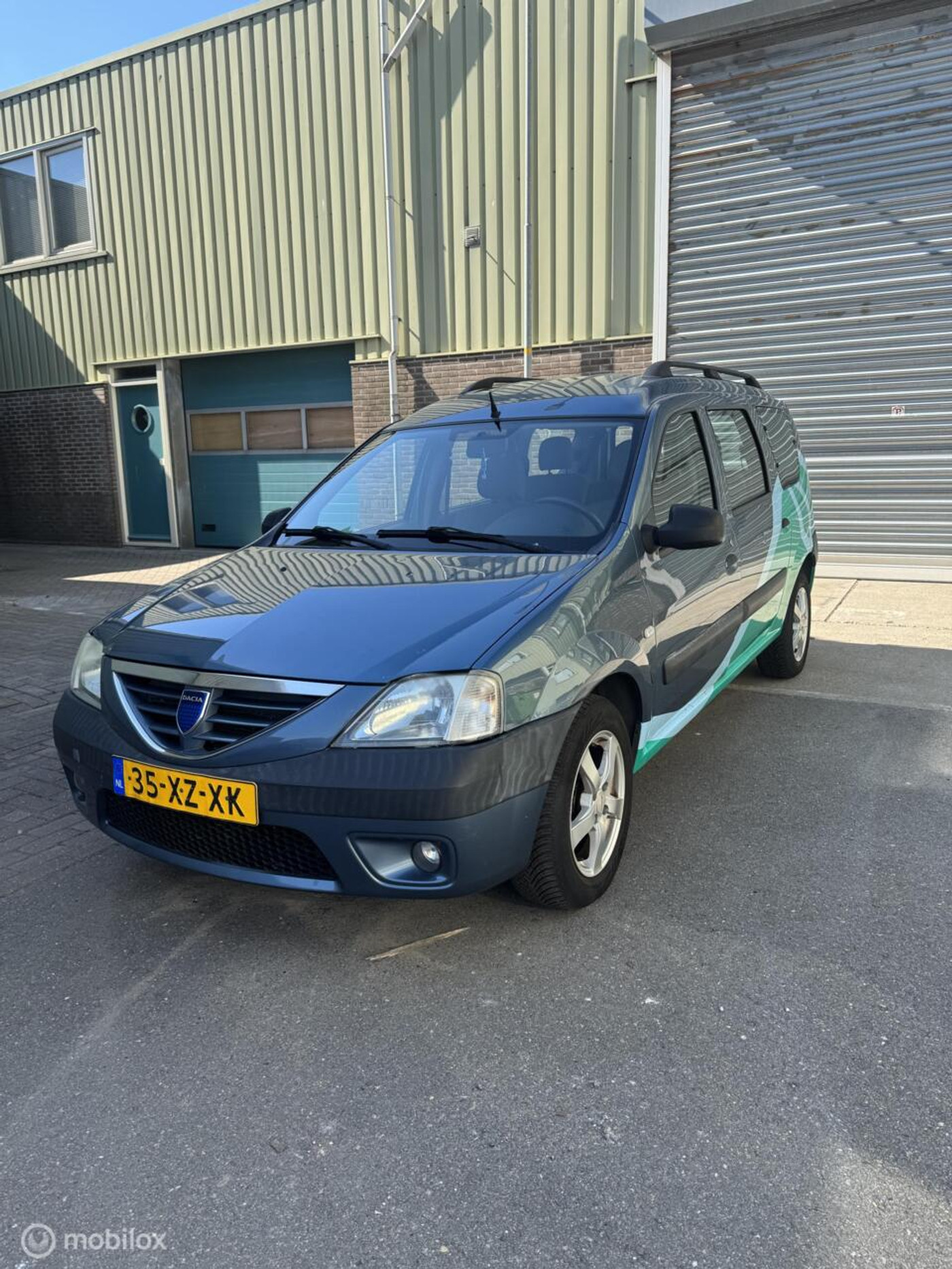 Dacia Logan 1.6-16V Lauréate 7p. EXPORT 2007 - voorkant