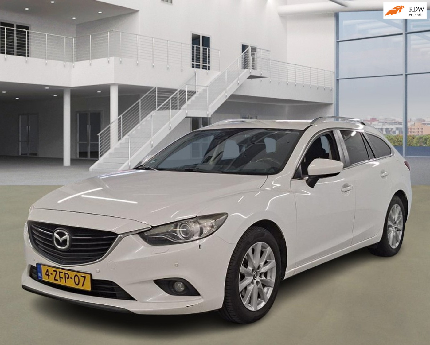 Mazda Mazda 6 2.2D Skylease+ PSENSOR NAVI CRUISE TREKHAAK 2 X SLEUTELS 2015 - voorkant