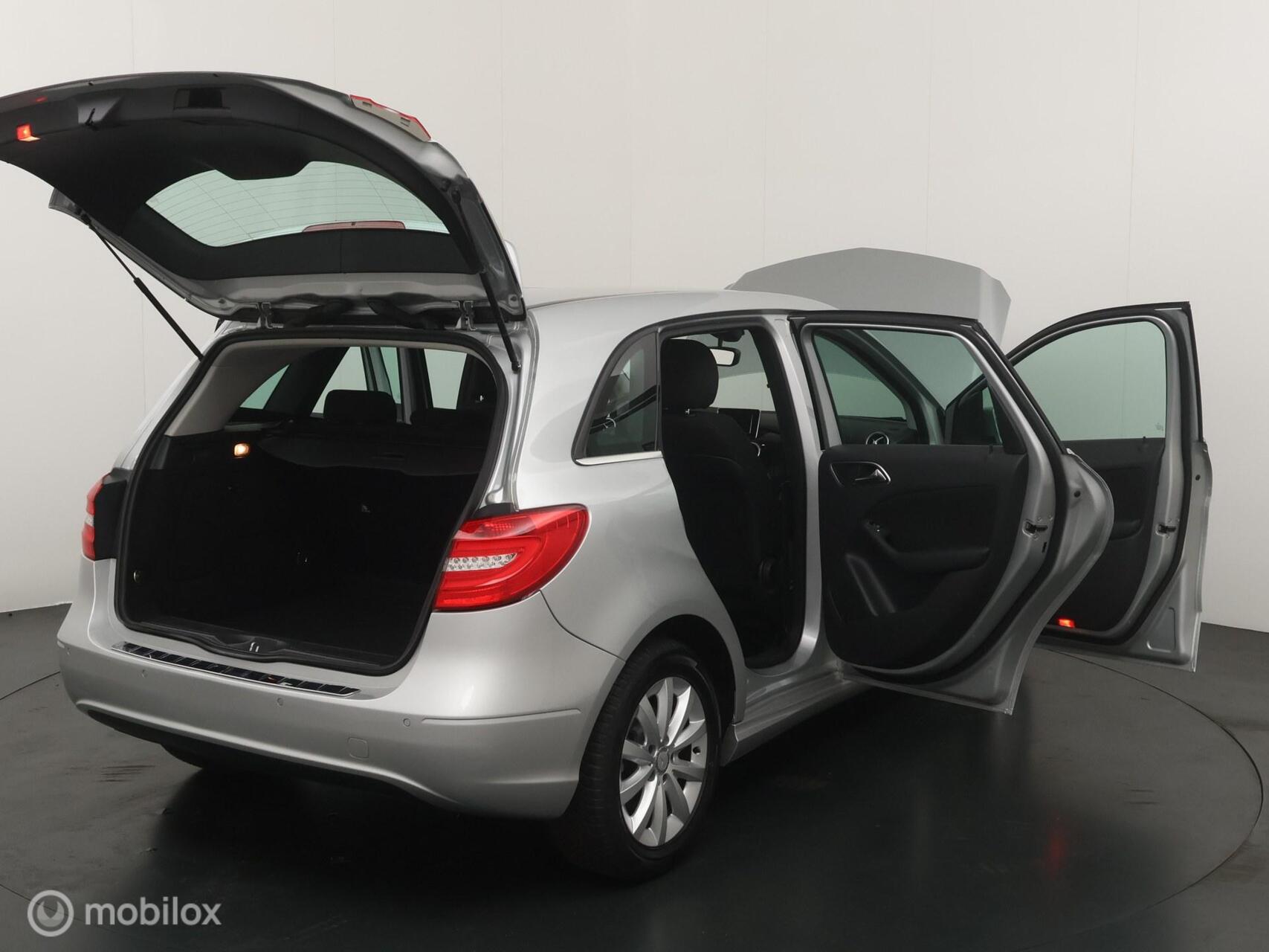 Foto van Mercedes-Benz B 180