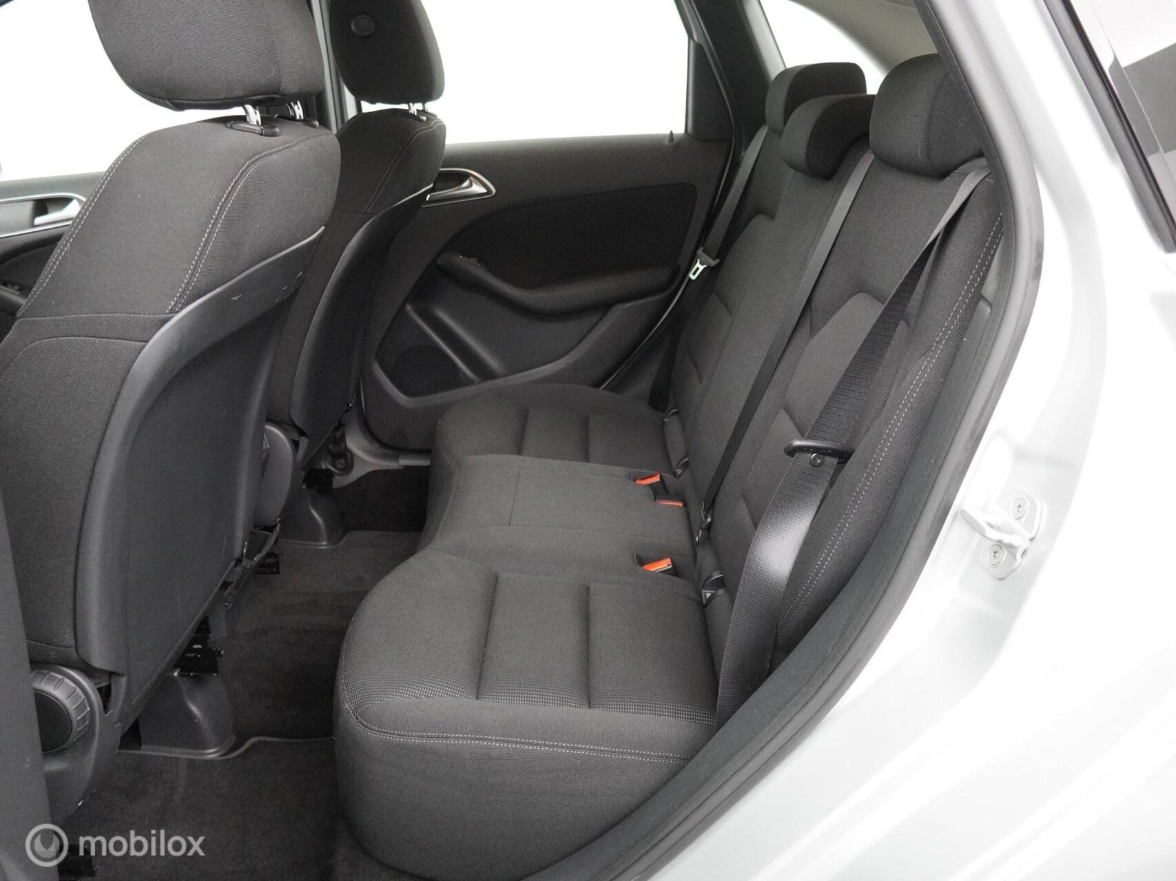 Foto van Mercedes-Benz B 180