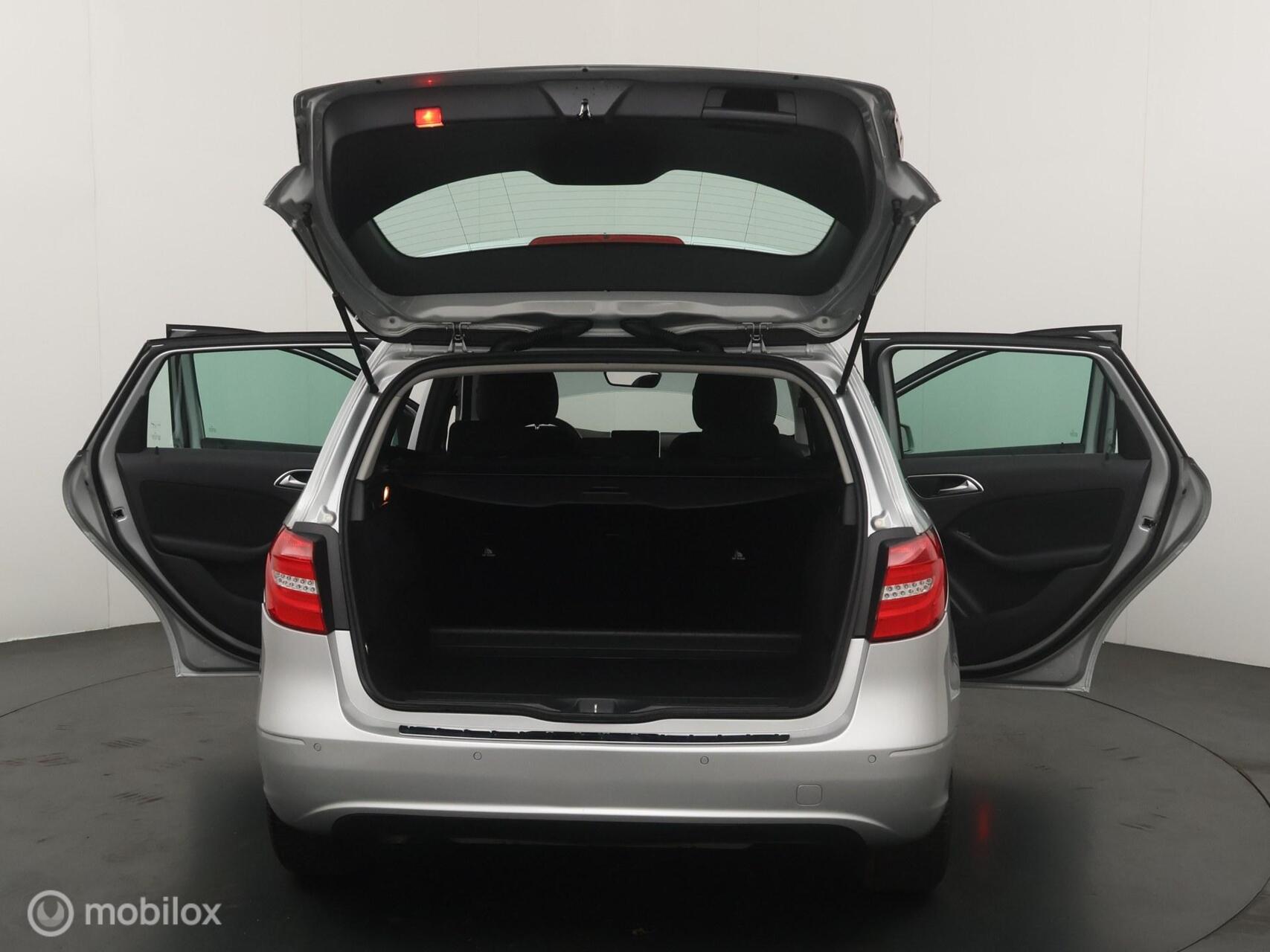 Foto van Mercedes-Benz B 180