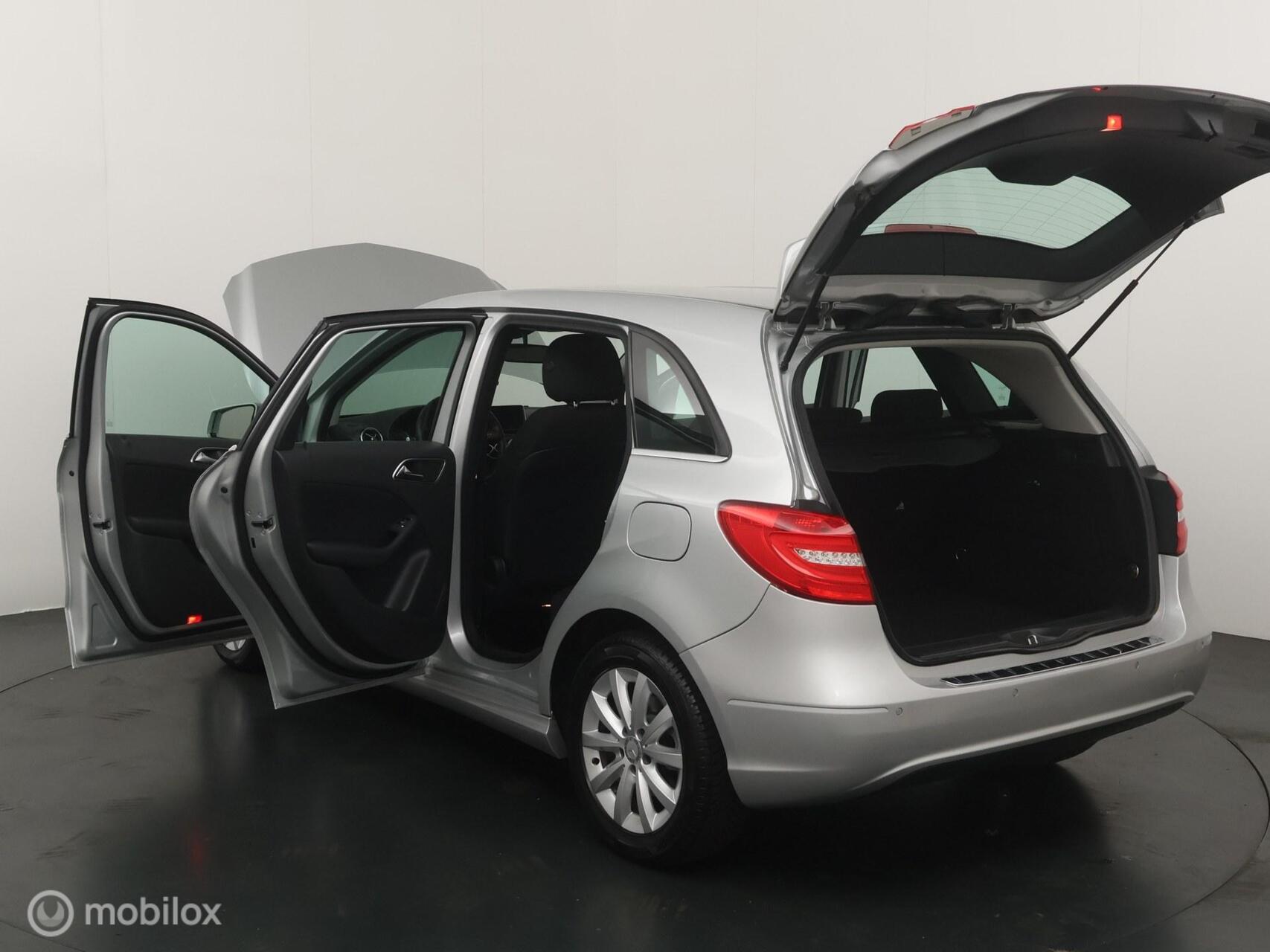 Foto van Mercedes-Benz B 180