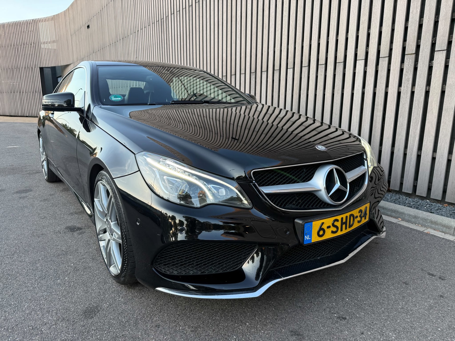 Foto van Mercedes-Benz E 200