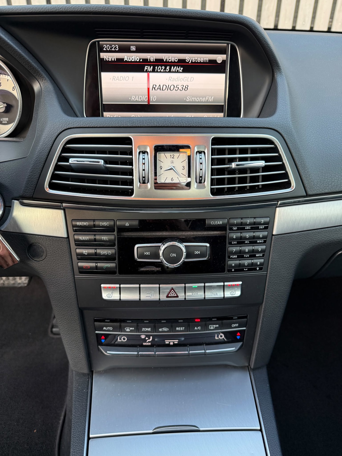 Foto van Mercedes-Benz E 200