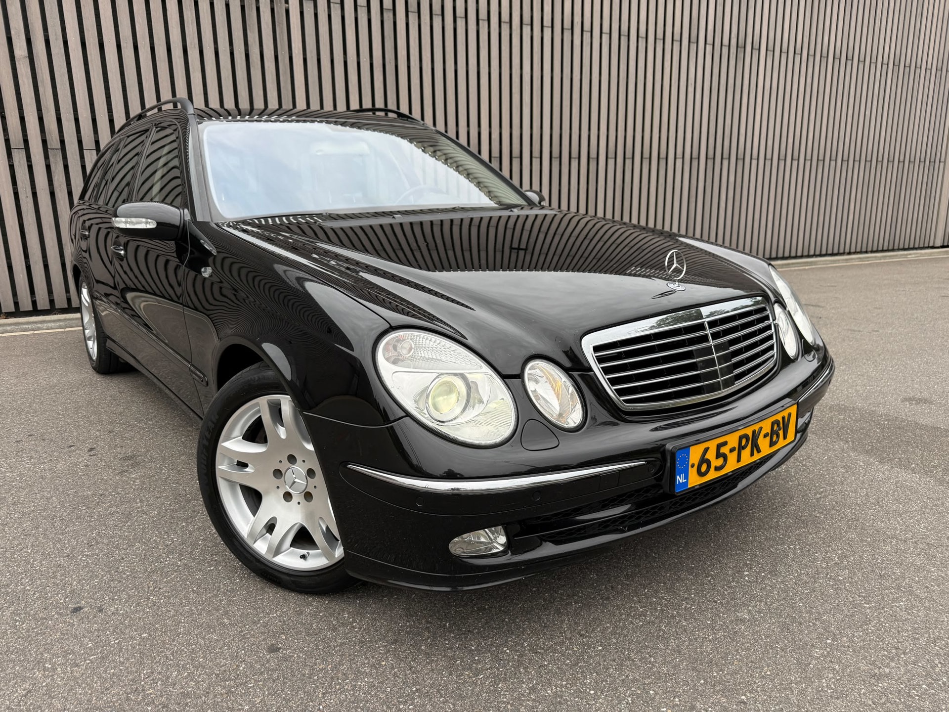 Foto van Mercedes-Benz E 500 4-matic