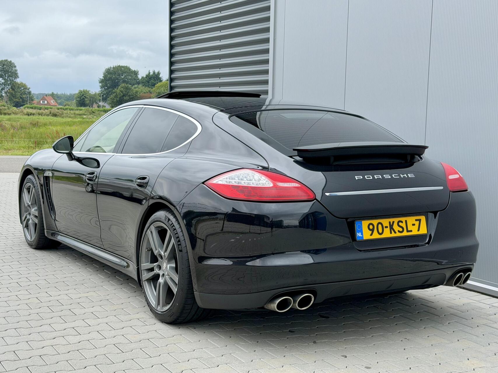 Foto van Porsche Panamera 4s