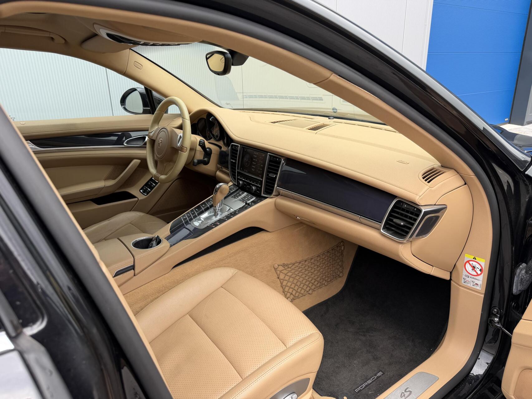 Foto van Porsche Panamera 4s