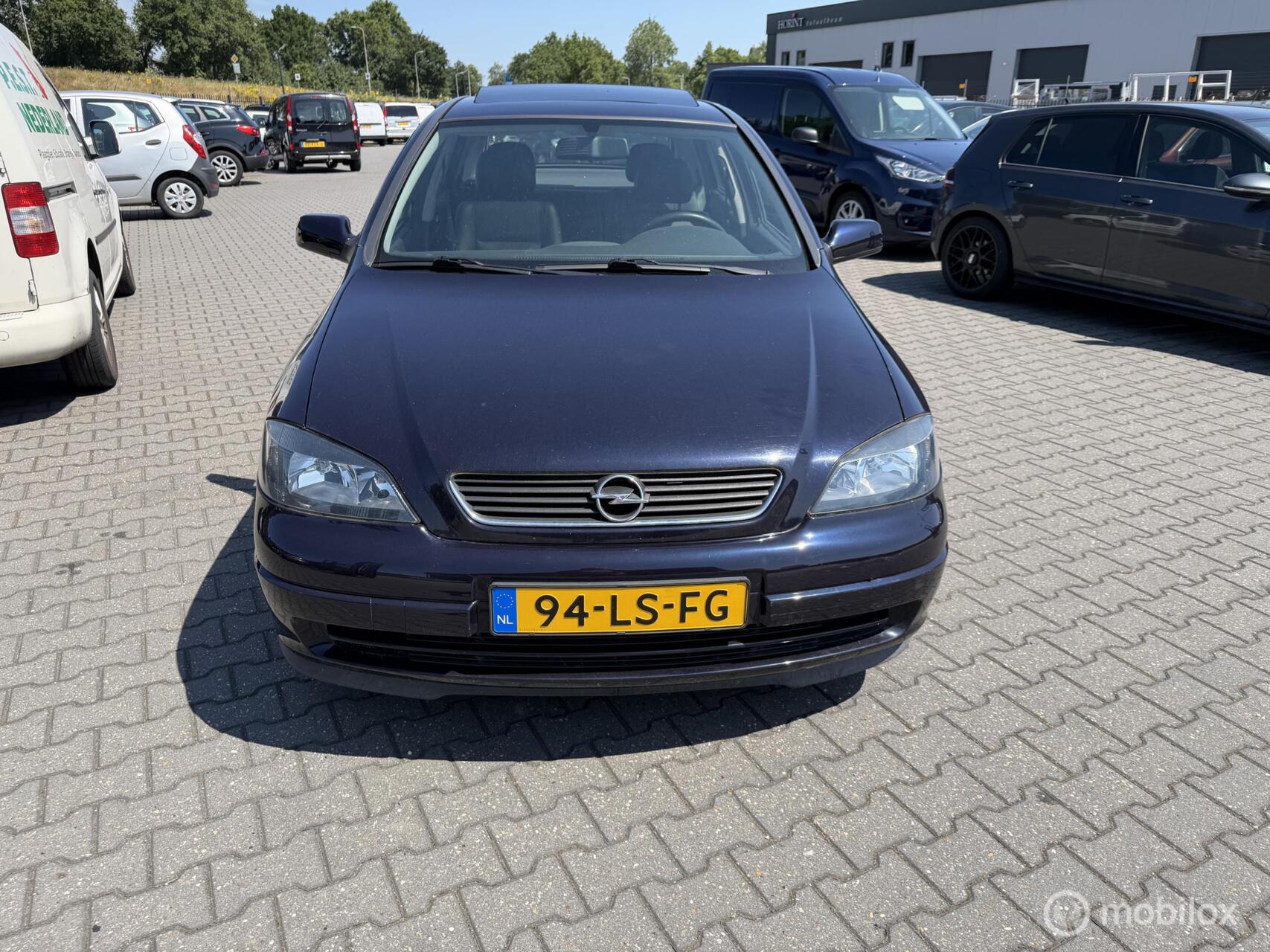 Opel Astra-g-cc 1.6-16V Njoy automaat 88000 km 2003 - voorkant