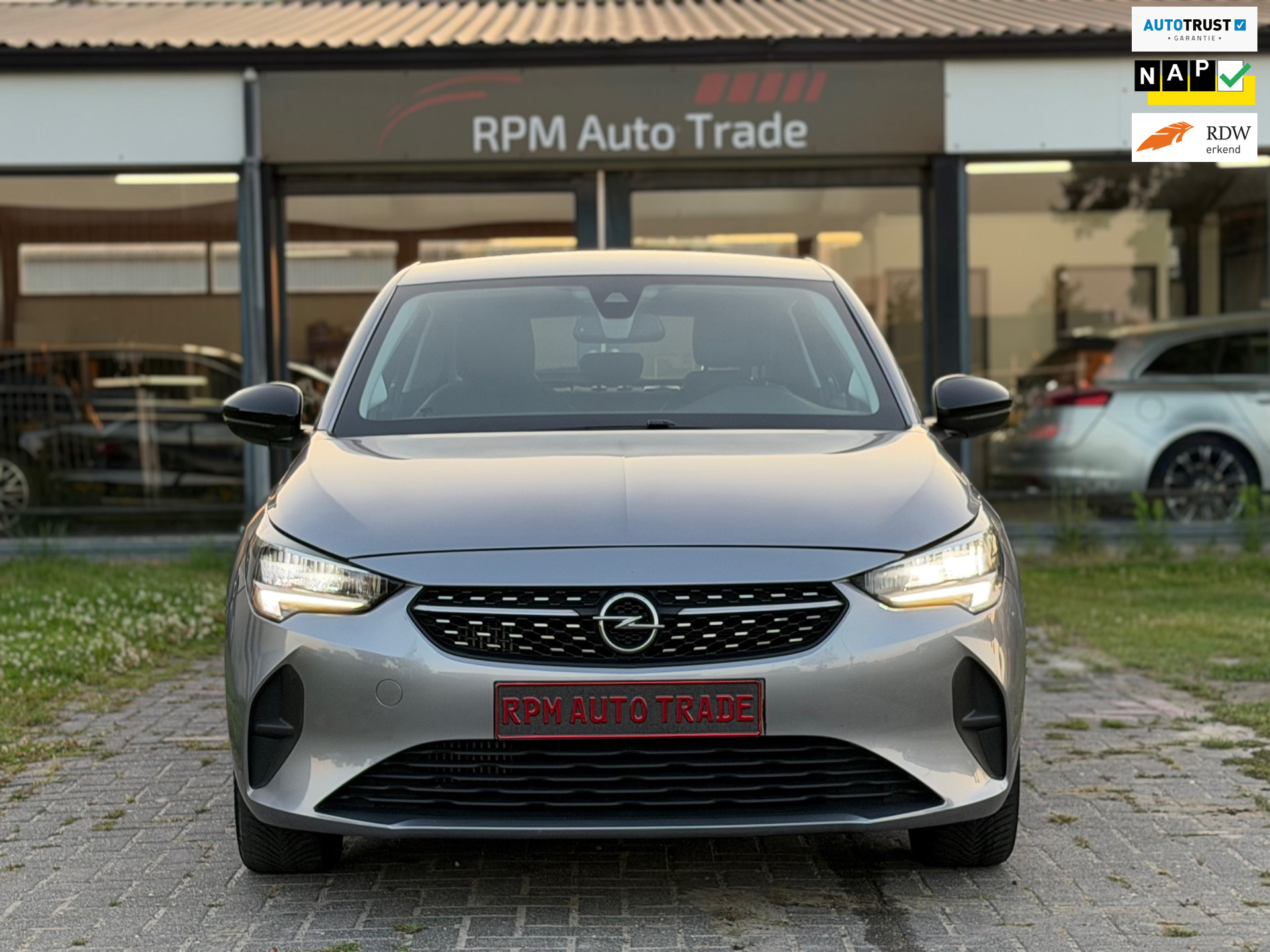 Opel Corsa 1.2 Elegance - Carplay - Airco - Cruise - APK 2021 - voorkant