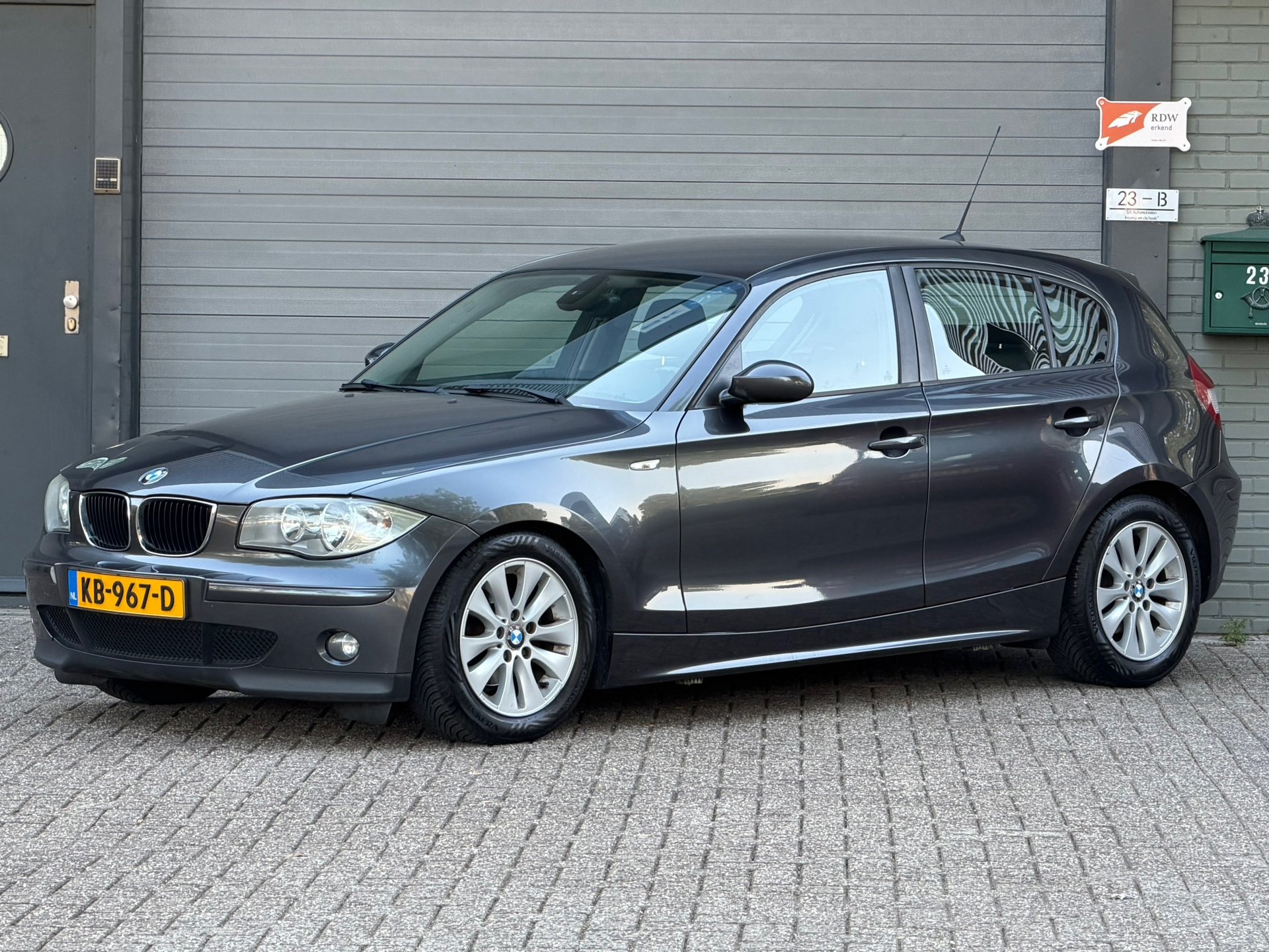 BMW 1er Reihe 118d Executive 2007 - voorkant