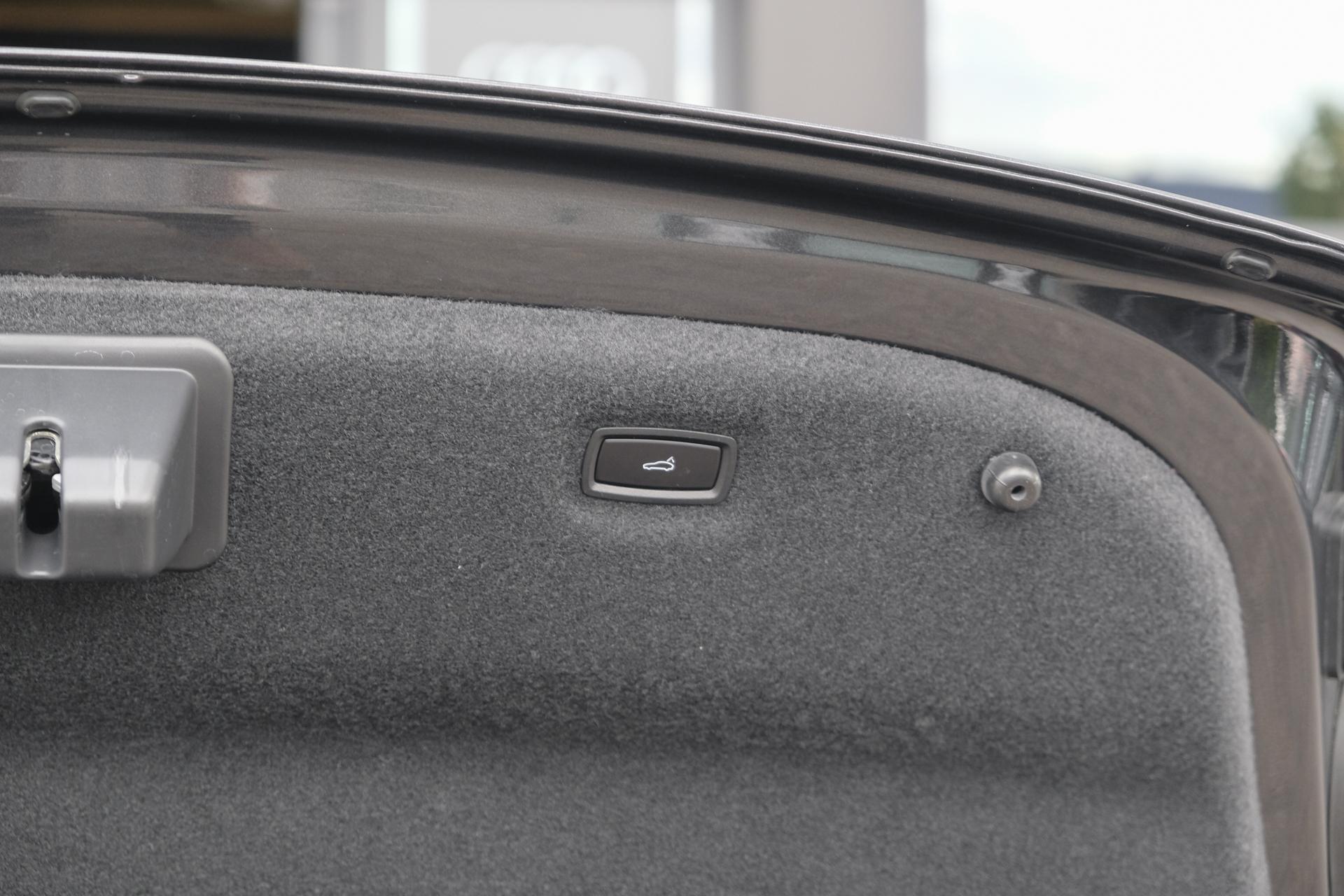 Foto van Porsche Taycan