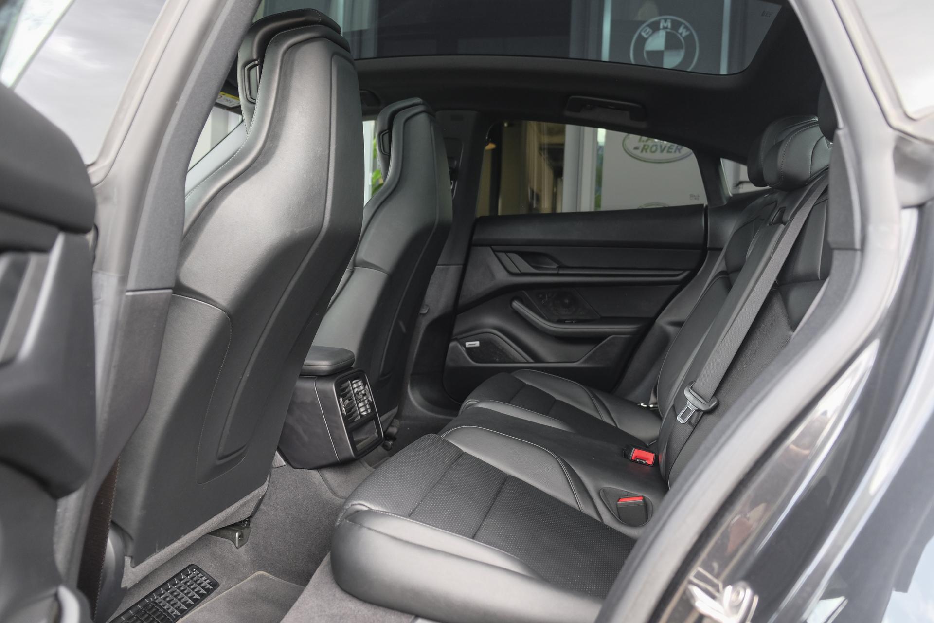 Foto van Porsche Taycan