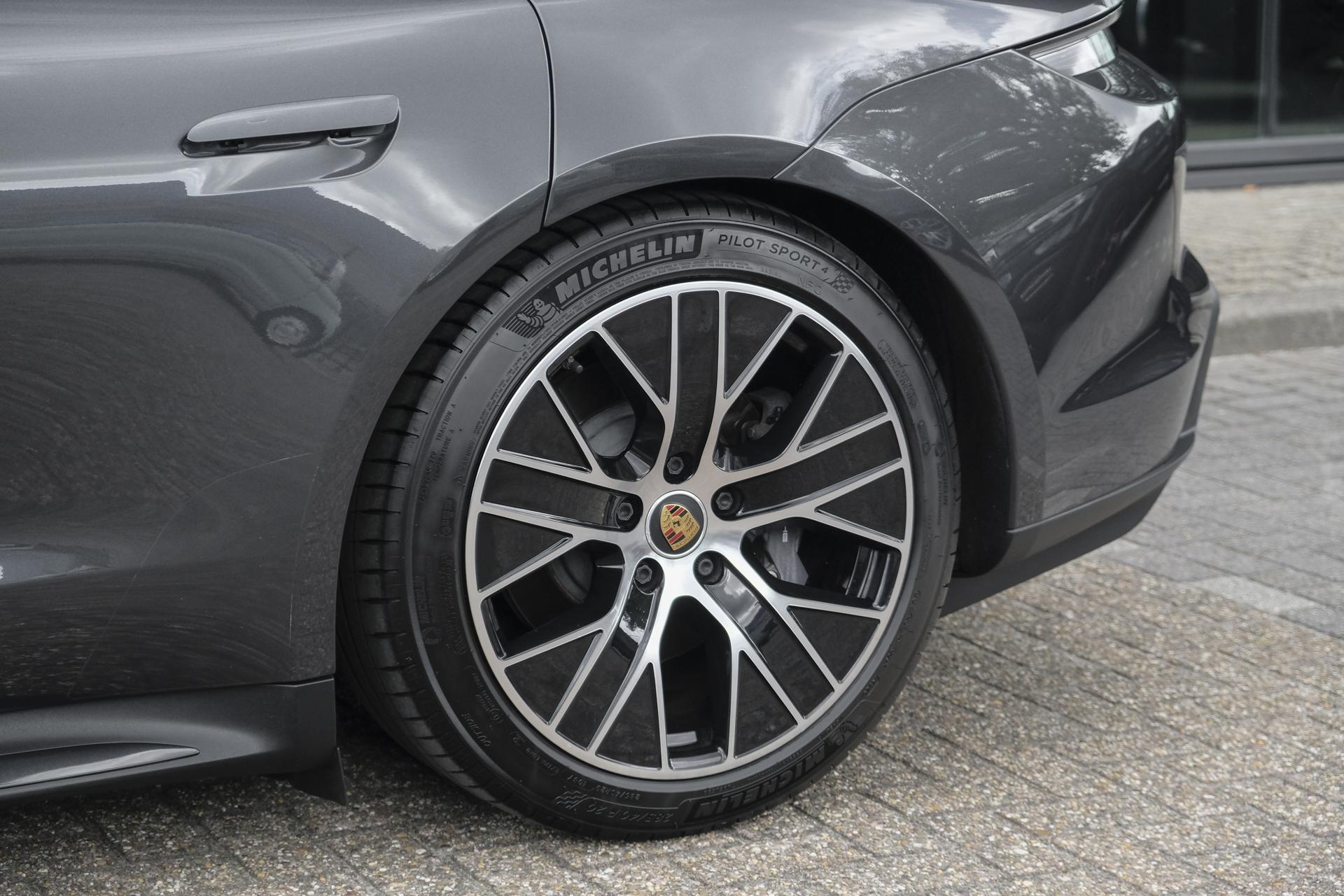 Foto van Porsche Taycan