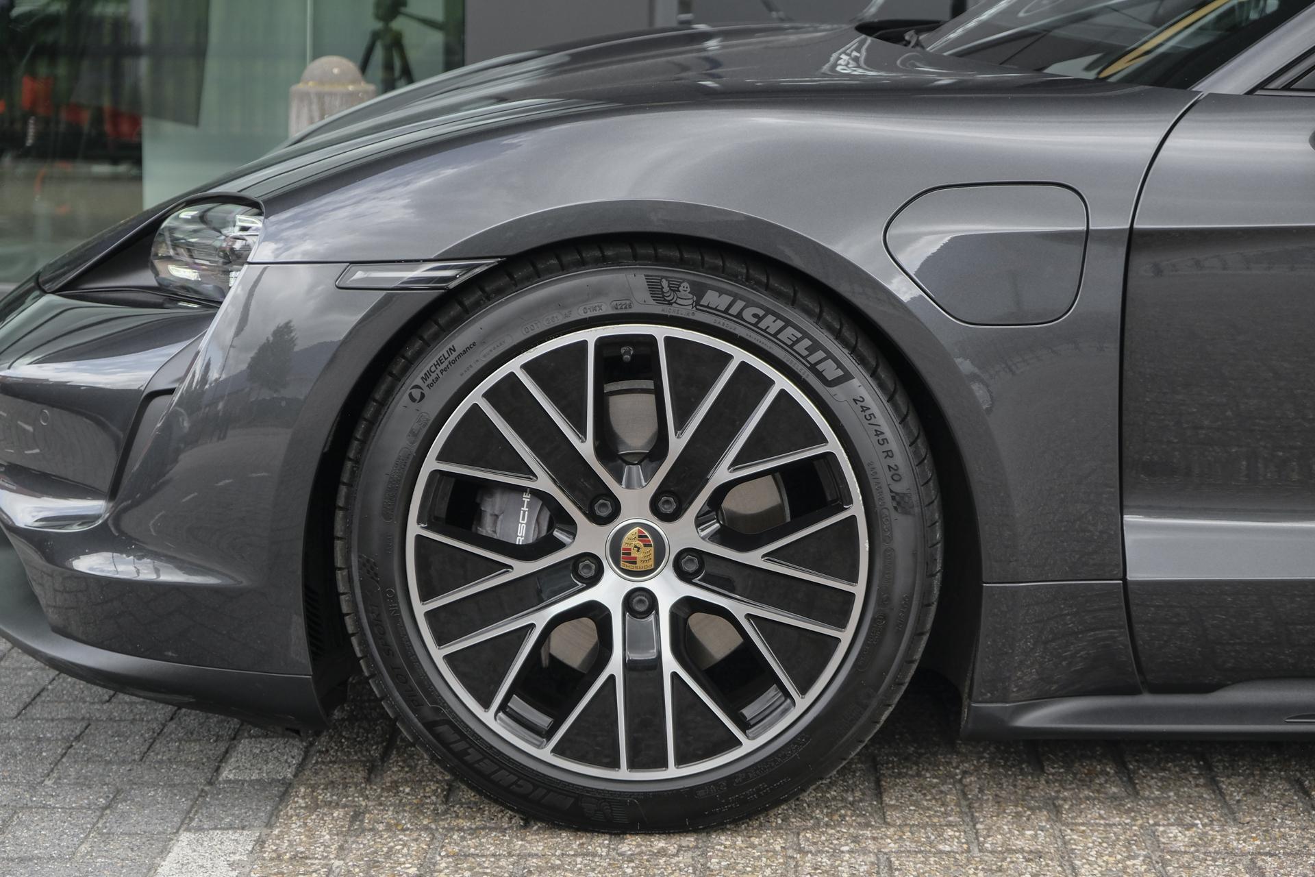 Foto van Porsche Taycan