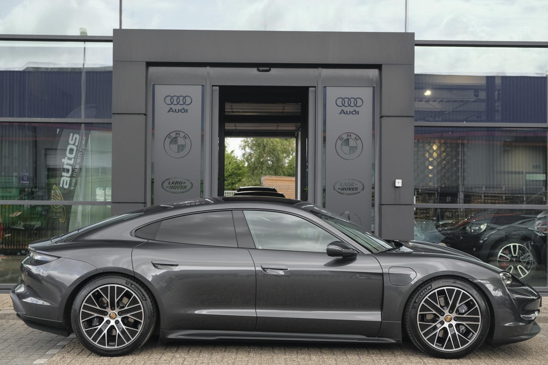 Foto van Porsche Taycan