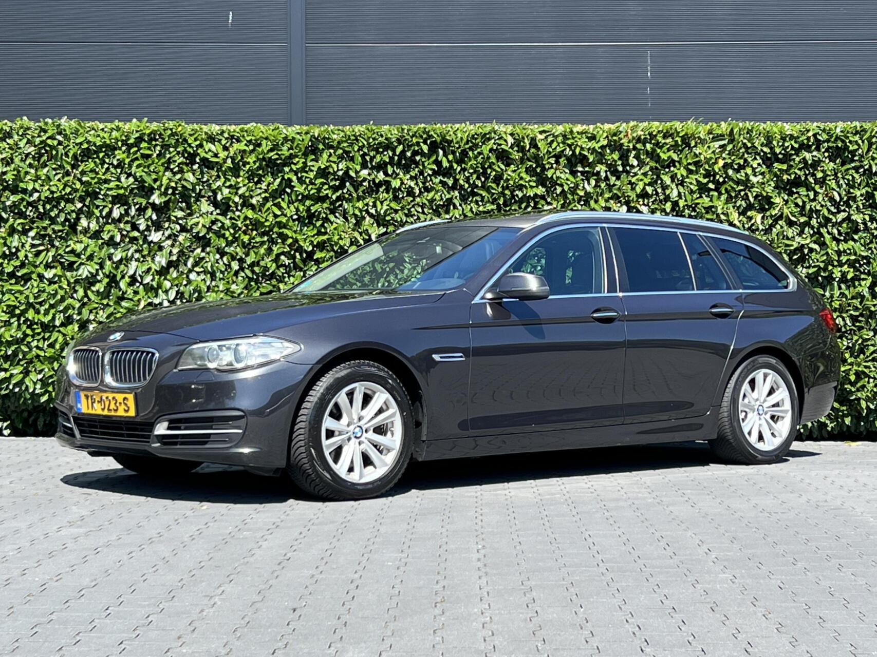 BMW 525d 525d High Executive, EURO 6, PANORAMADAK, COMFORT STOELEN, NAVIGATIE, CRUISE CONTROL, CLIMATE CONTROL, STOELVERWARMING, KEYLESS, HUD, LEDER, TREKHAAK, LICHTMETAAL 17" 2015 - voorkant