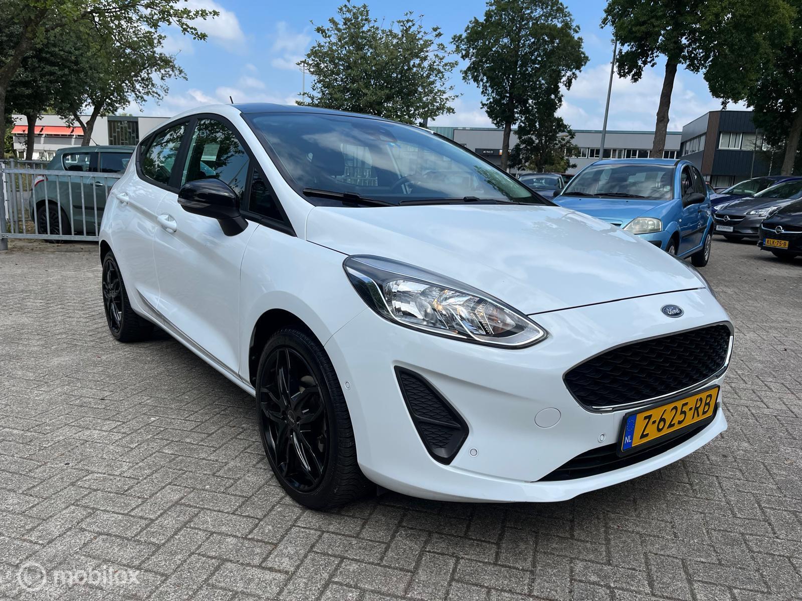 Ford Fiesta 1.1 Black & White Edition 2021 - voorkant