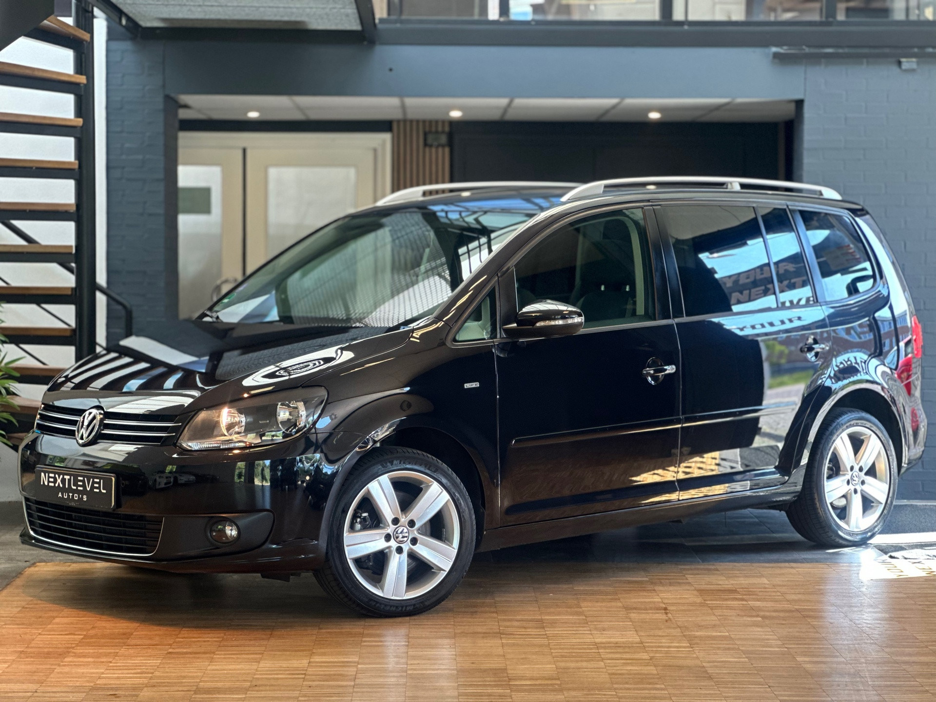 Volkswagen Touran 1.4 TSI Comfortline Dealer Ond. Cruise Airco Stoelverw PDC 2013 - voorkant