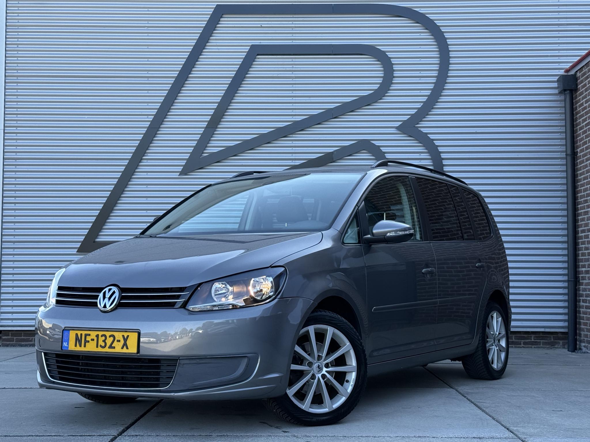 Volkswagen Touran 1.4 TSI Comfortline 7p. 2010 - voorkant
