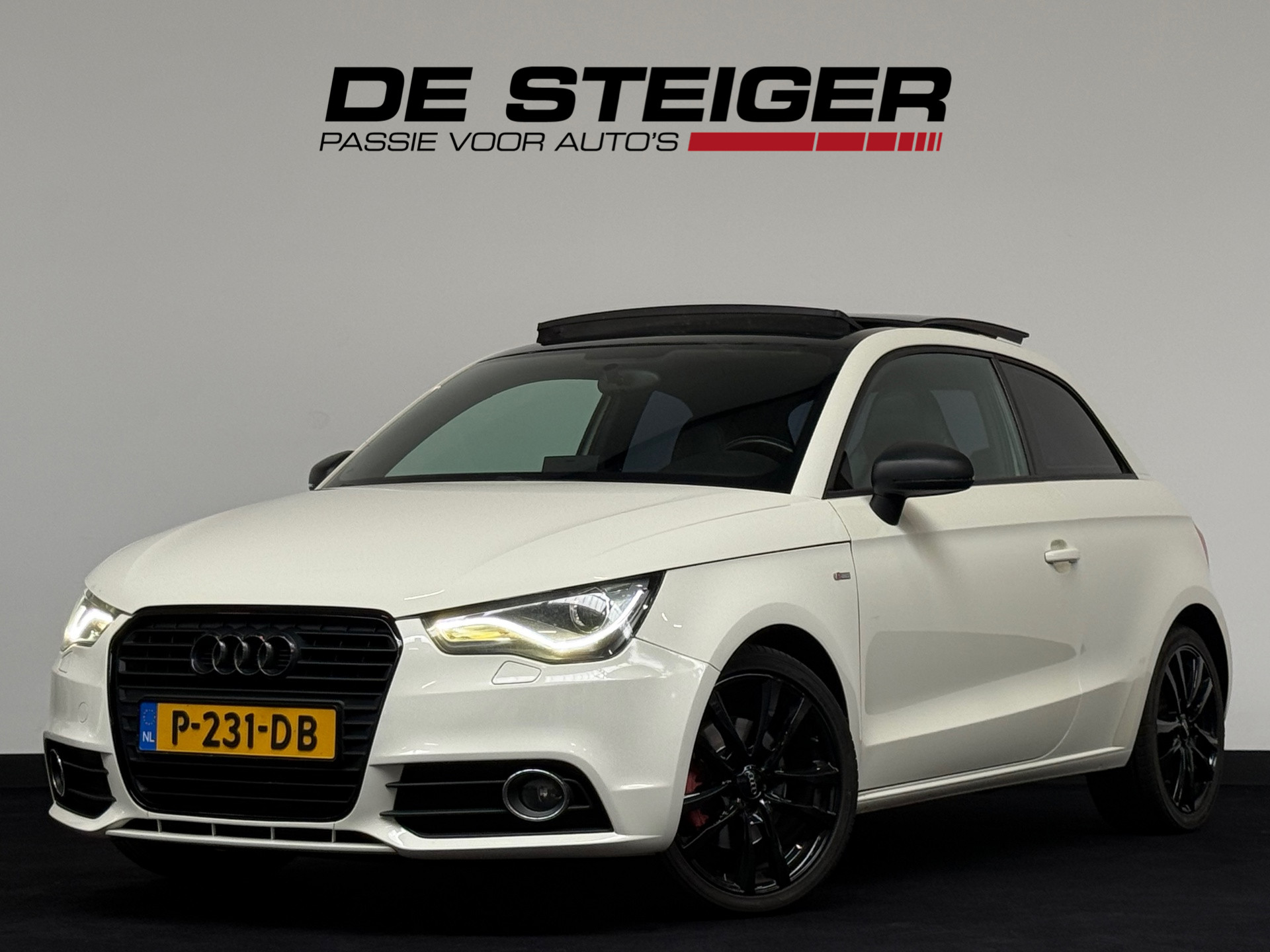 Audi Audi A1 1.4 TFSI 3 x S line Pano Kuip stoelen Cruise Xenon 2011 - voorkant
