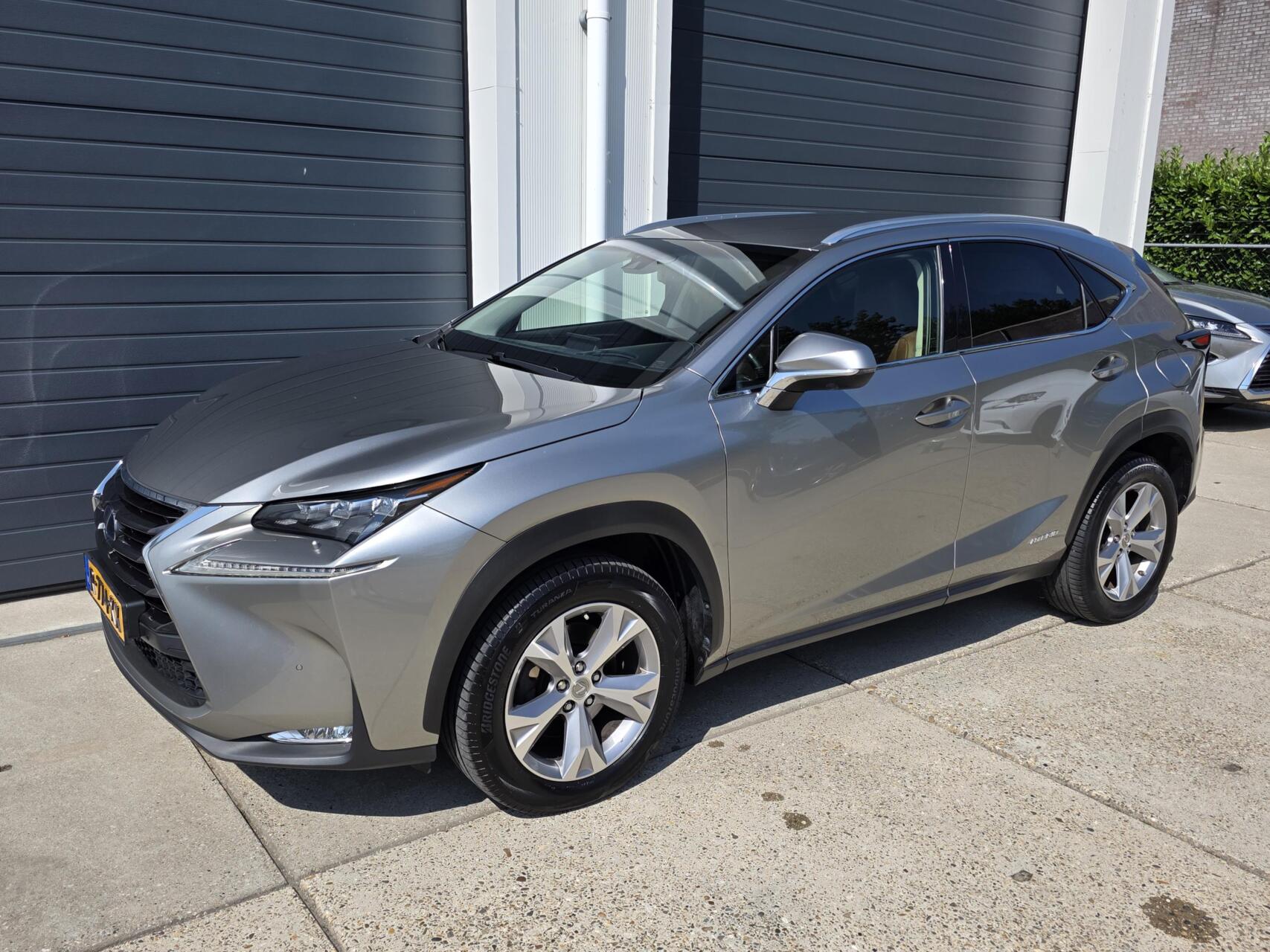 Foto van Lexus Lexus Nx300h