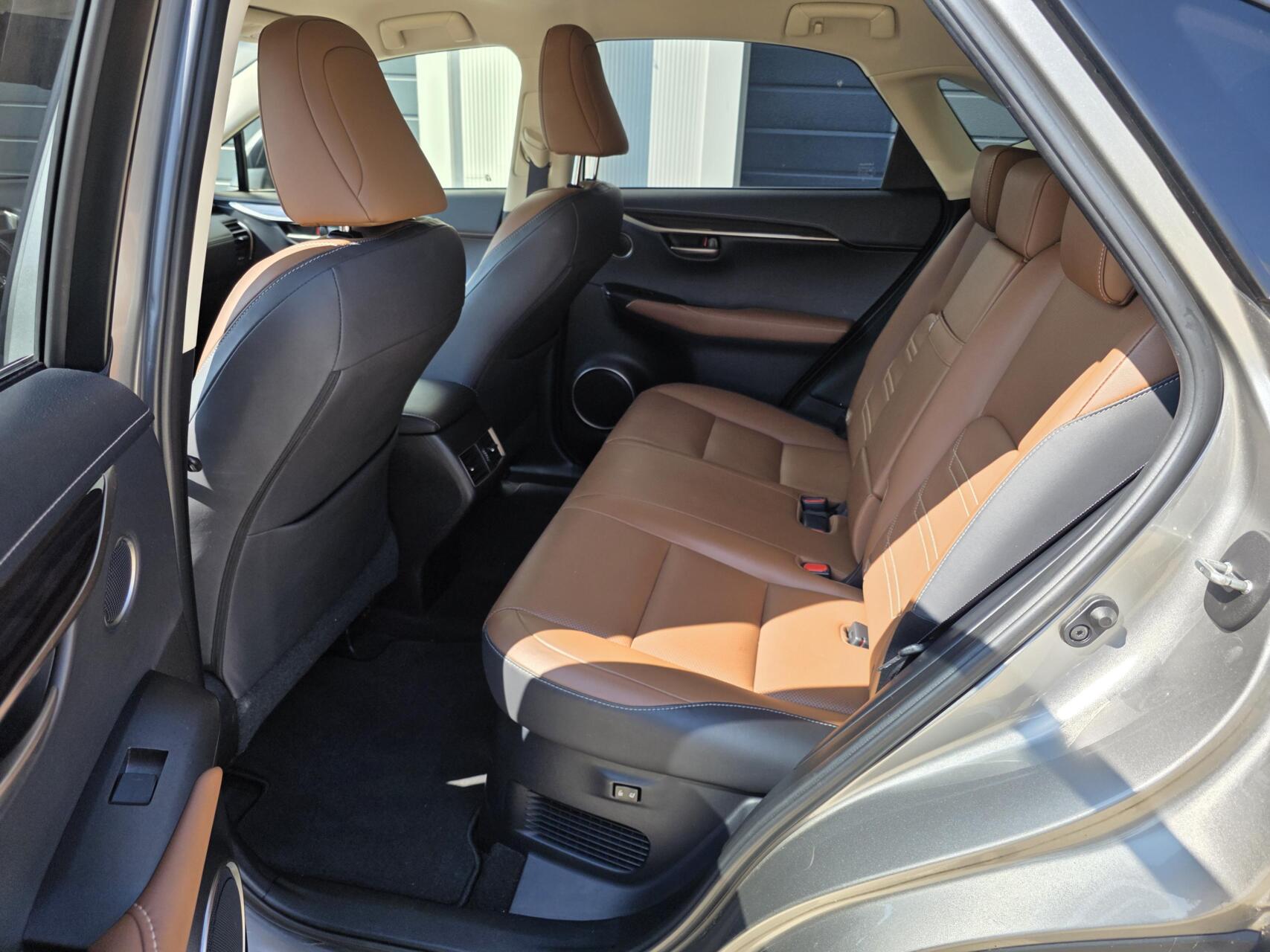 Foto van Lexus Lexus Nx300h