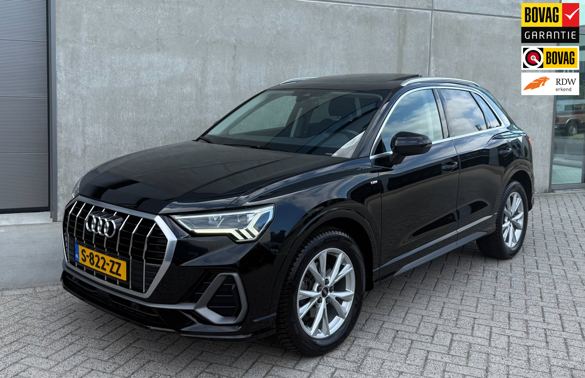 Audi Q3 35 TFSI Zwart 2021 S line PANO|CAMERA|CARPLAY|LED 2021 - voorkant