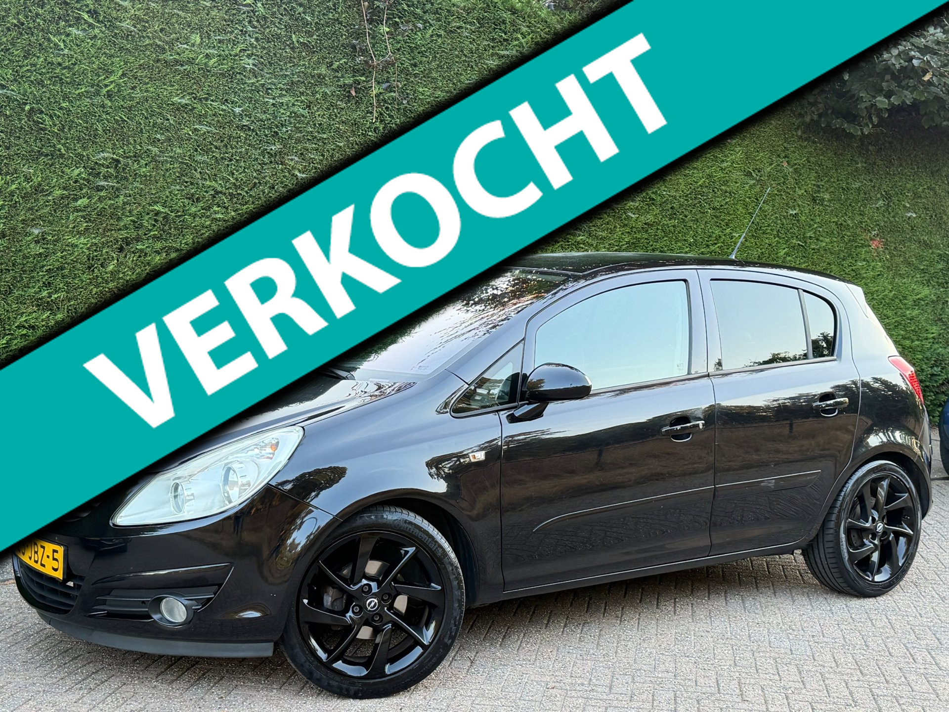 Opel Corsa 1.4-16V Cosmo RIJDGOED/AIRCO/NAVI/LMVELG/CRUISE/ 2009 - voorkant