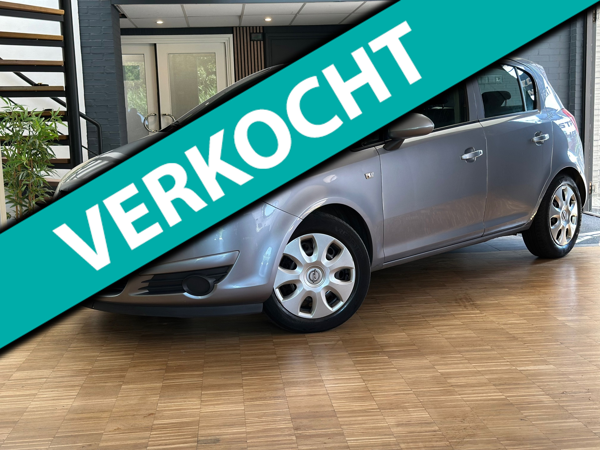 Opel Corsa 1.4-16V Enjoy Automaat Airco 2009 - voorkant