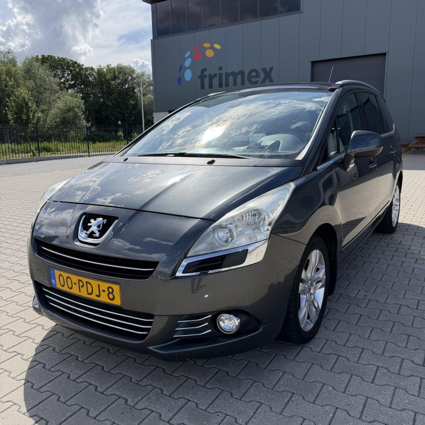 Peugeot 5008 1.6 THP GT 5p. 2011 - voorkant