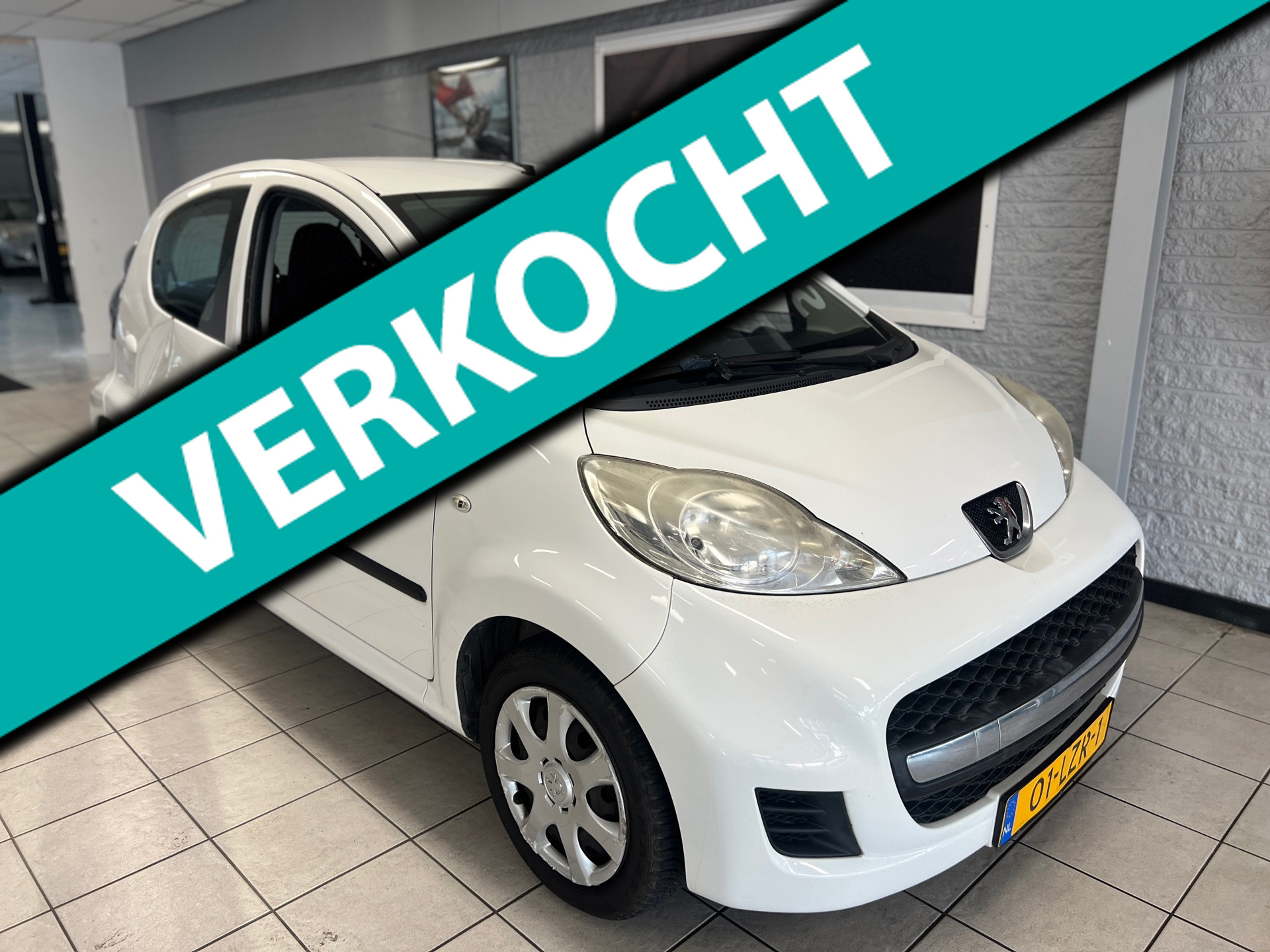 Peugeot Peugeot 107 1.0-12V Urban Move |Airco |5-Deurs |Nieuwe APK| 2010 - voorkant