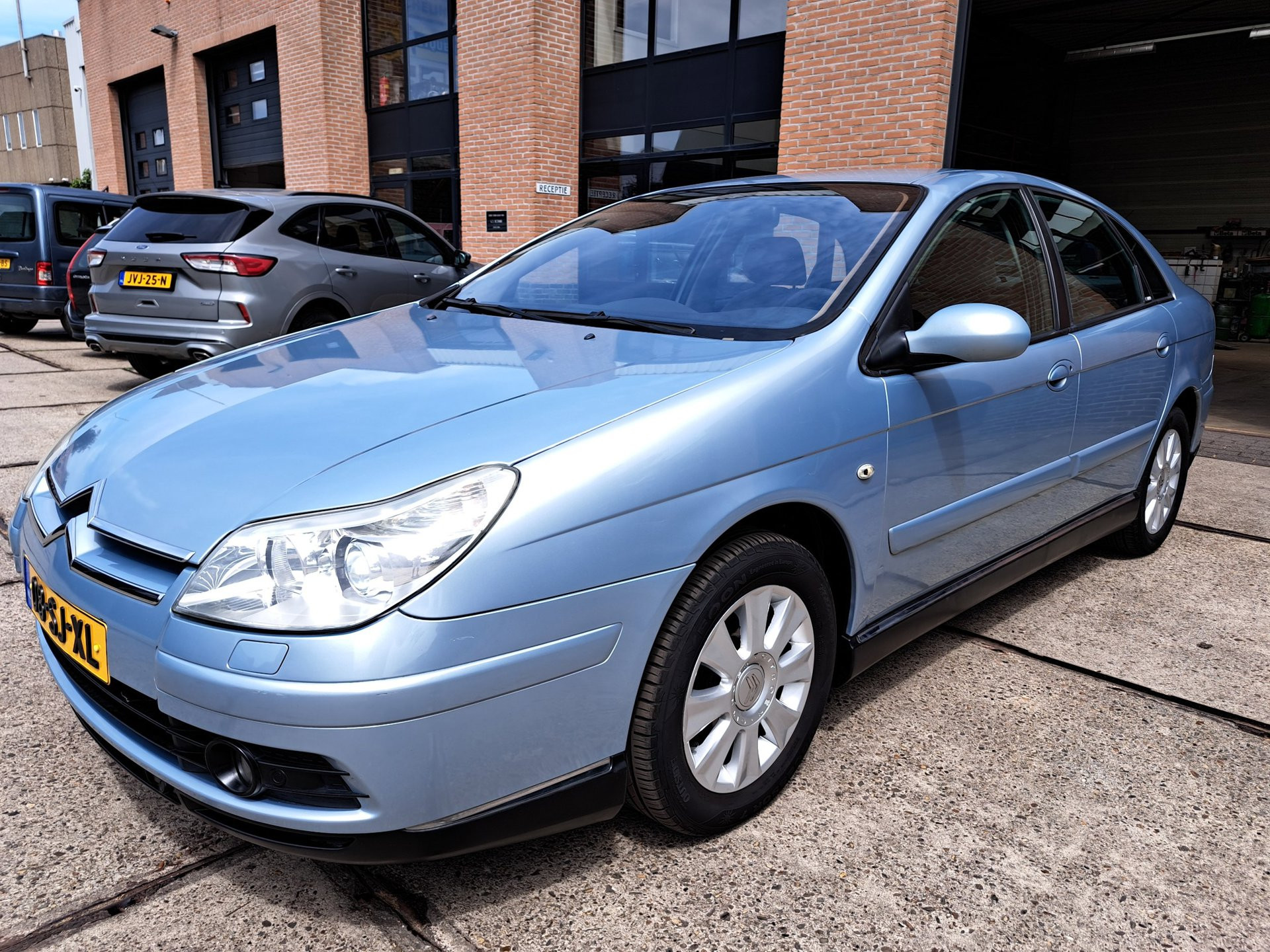 Citroen C5 2.0-16V EXCLUSIVE NIEUWSTAAT NIEUWE DIST RIEM NIEUWE AIRCO 2006 - voorkant